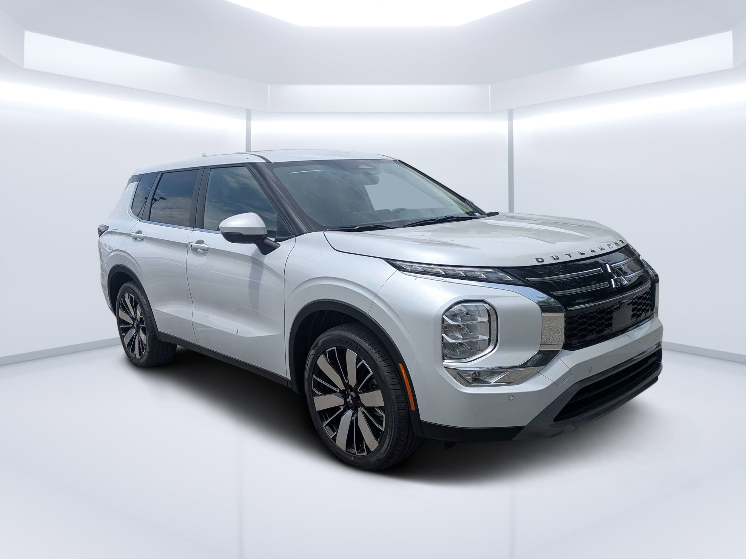 2026 Mitsubishi Outlander SE FWD's photo