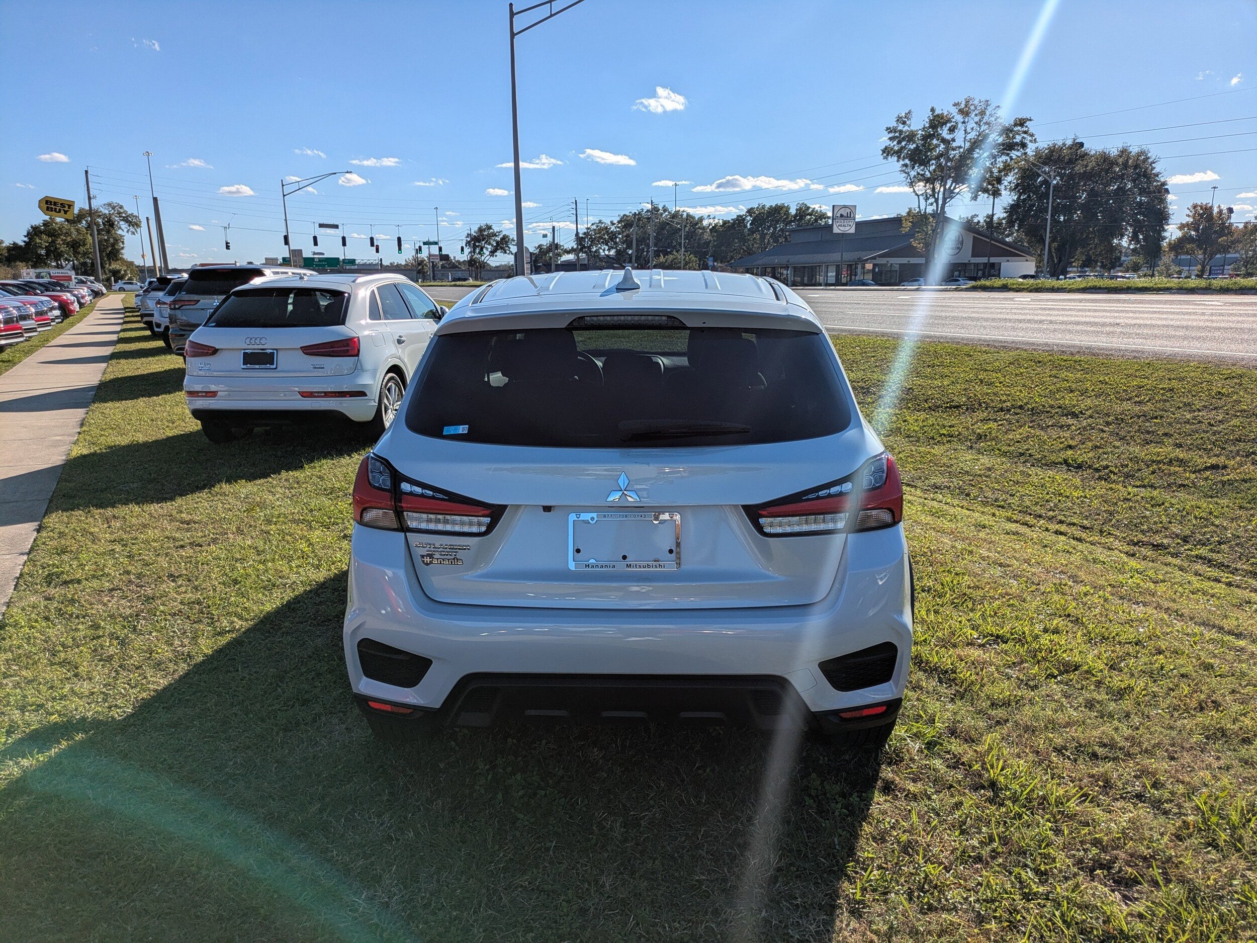 2023 Mitsubishi Outlander Sport ES photo 2