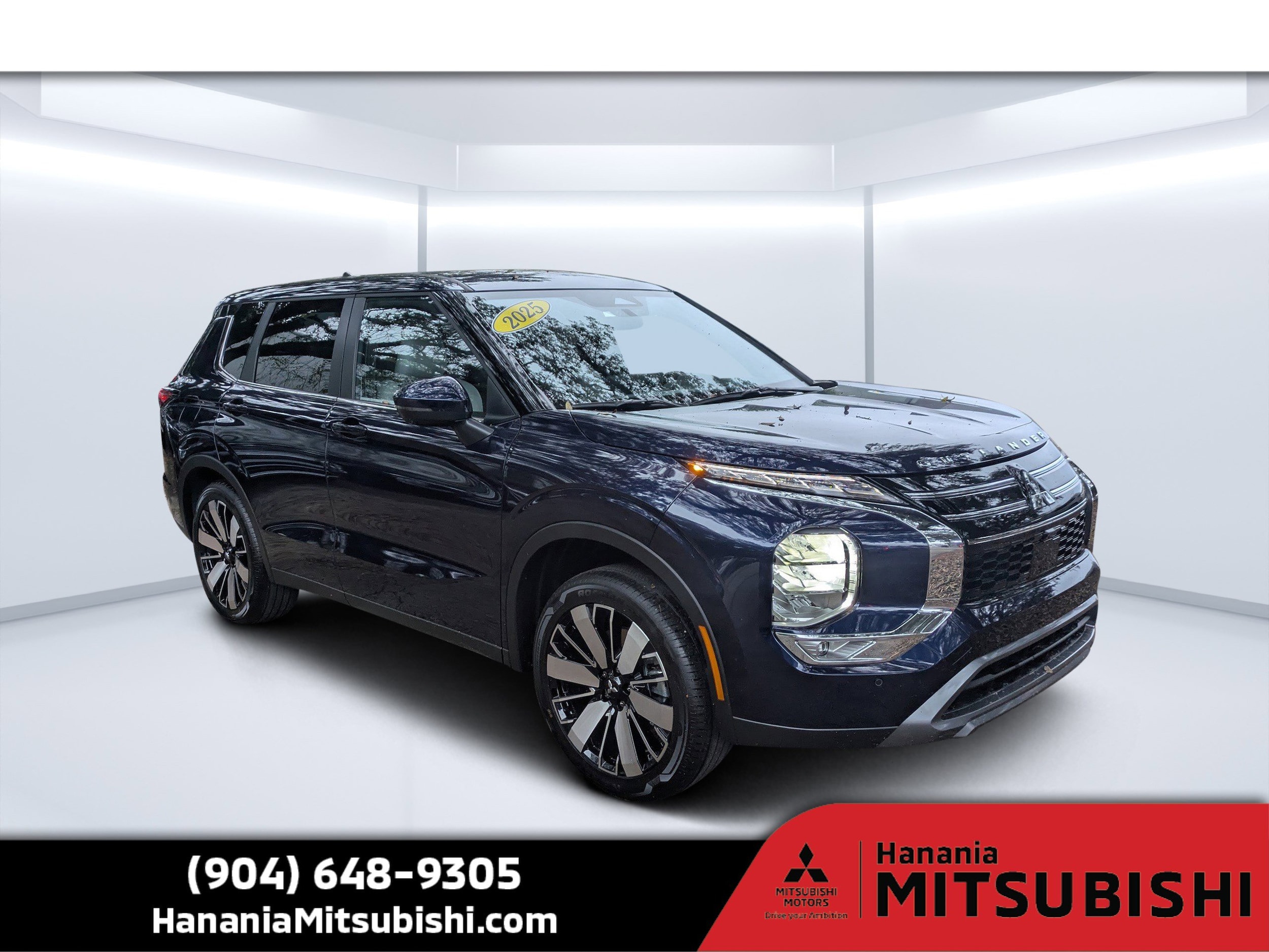 2025 Mitsubishi Outlander SE's photo