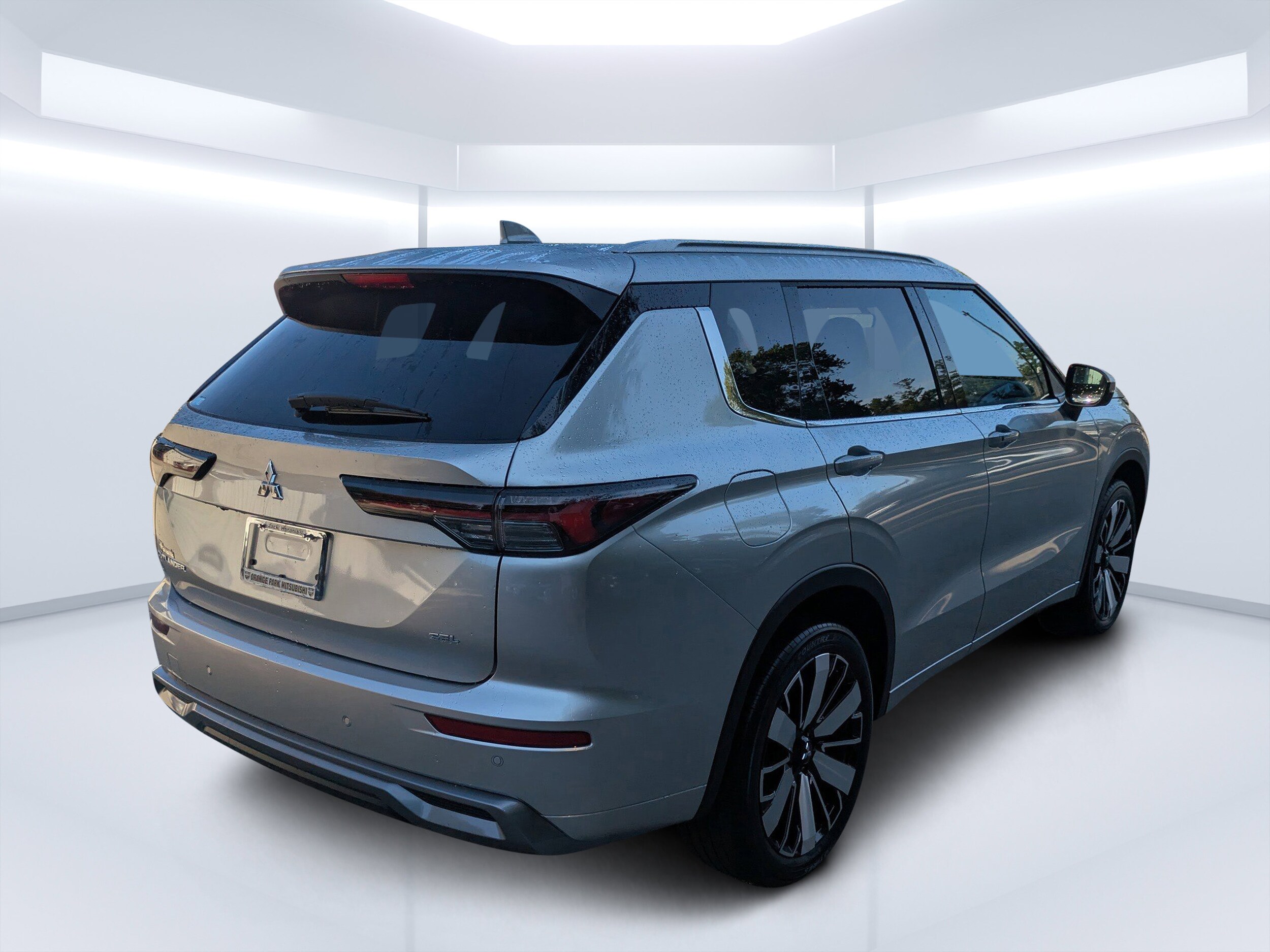 2025 Mitsubishi Outlander SEL photo 3