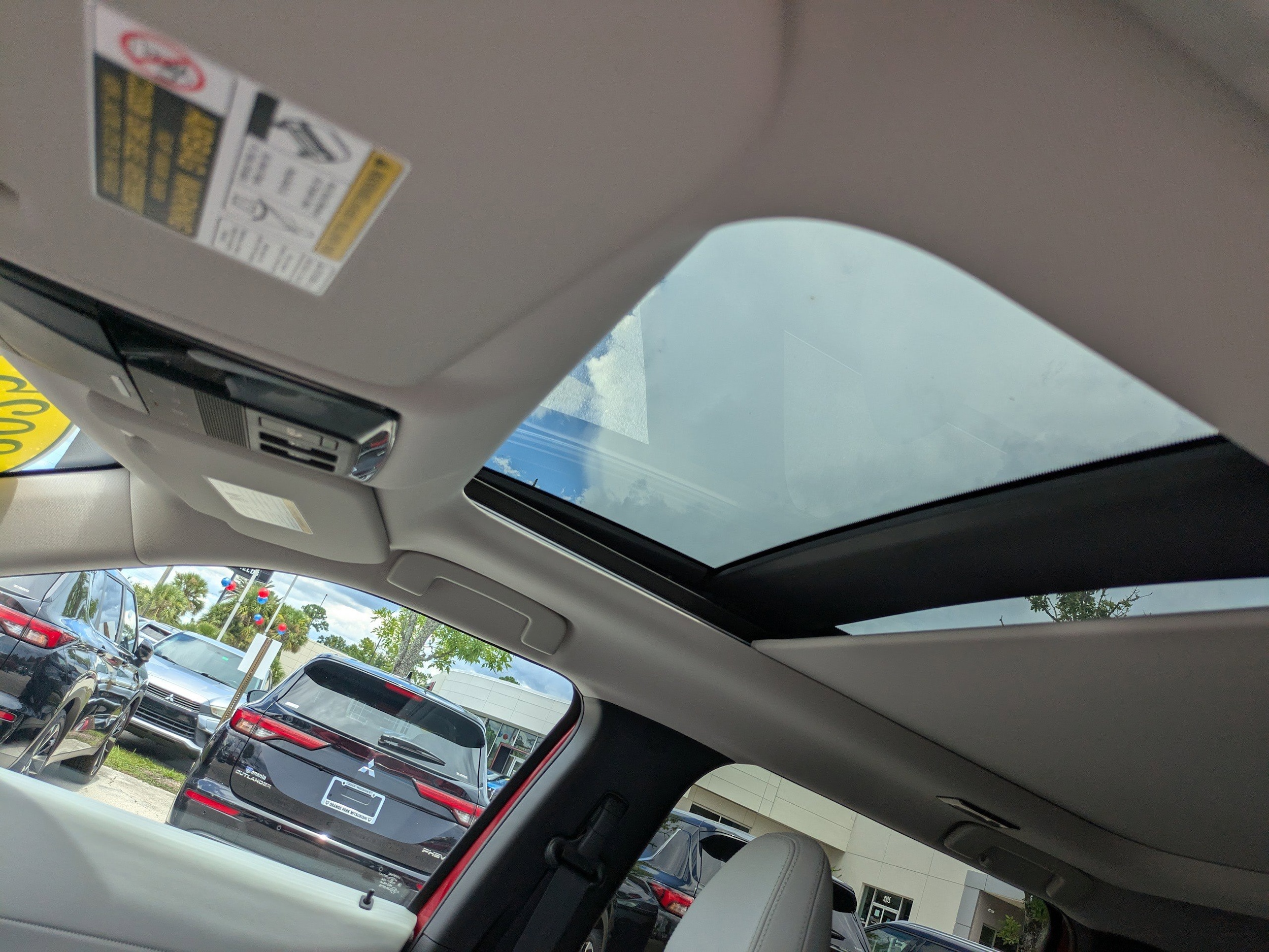 2025 Mitsubishi Outlander SE - Photo 22