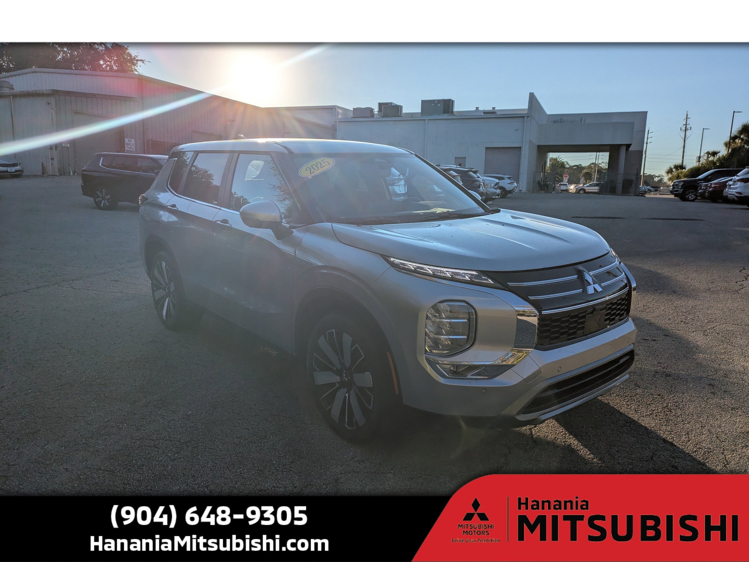 2025 Mitsubishi Outlander SE's photo