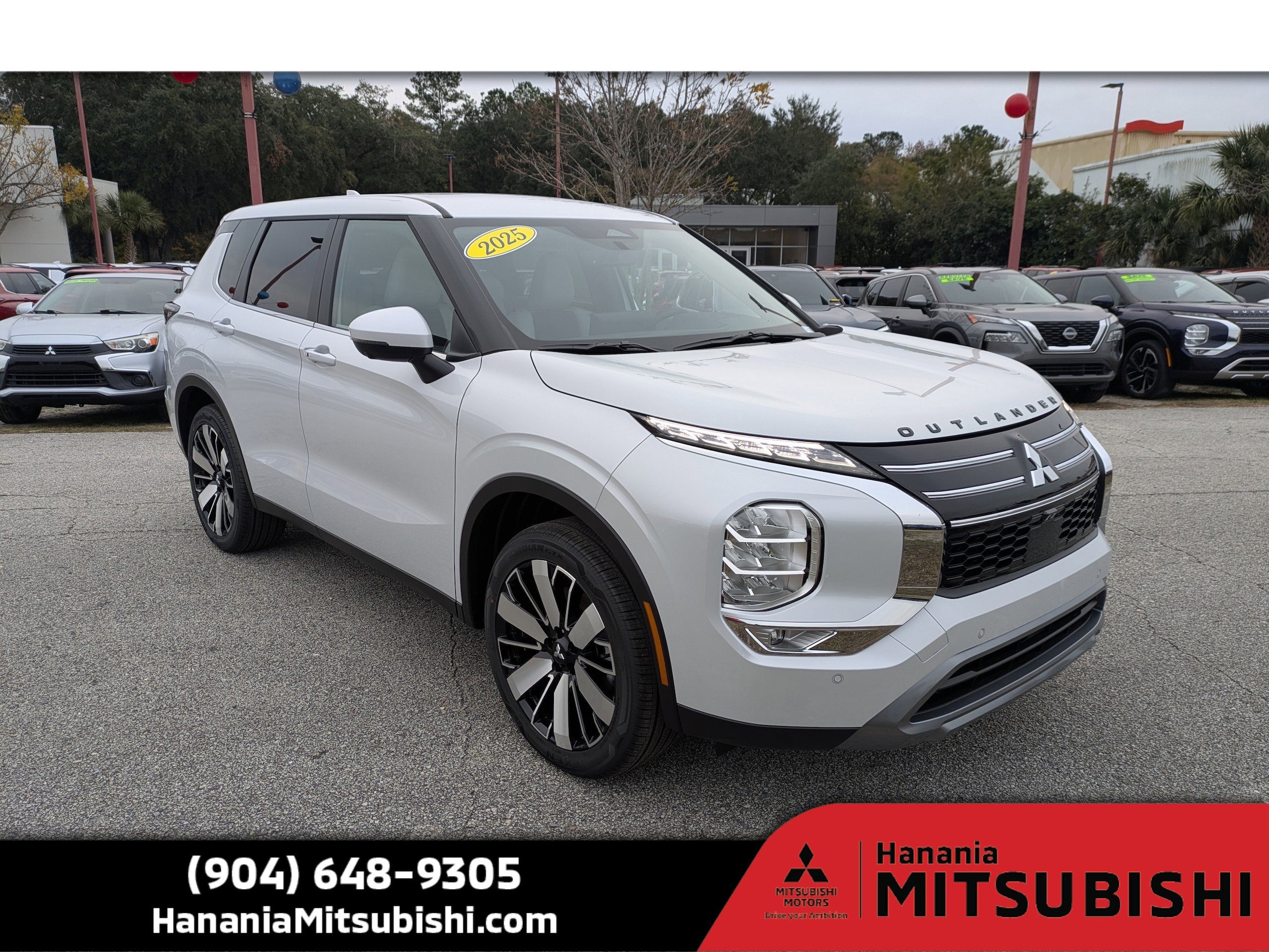 2025 Mitsubishi Outlander SE's photo