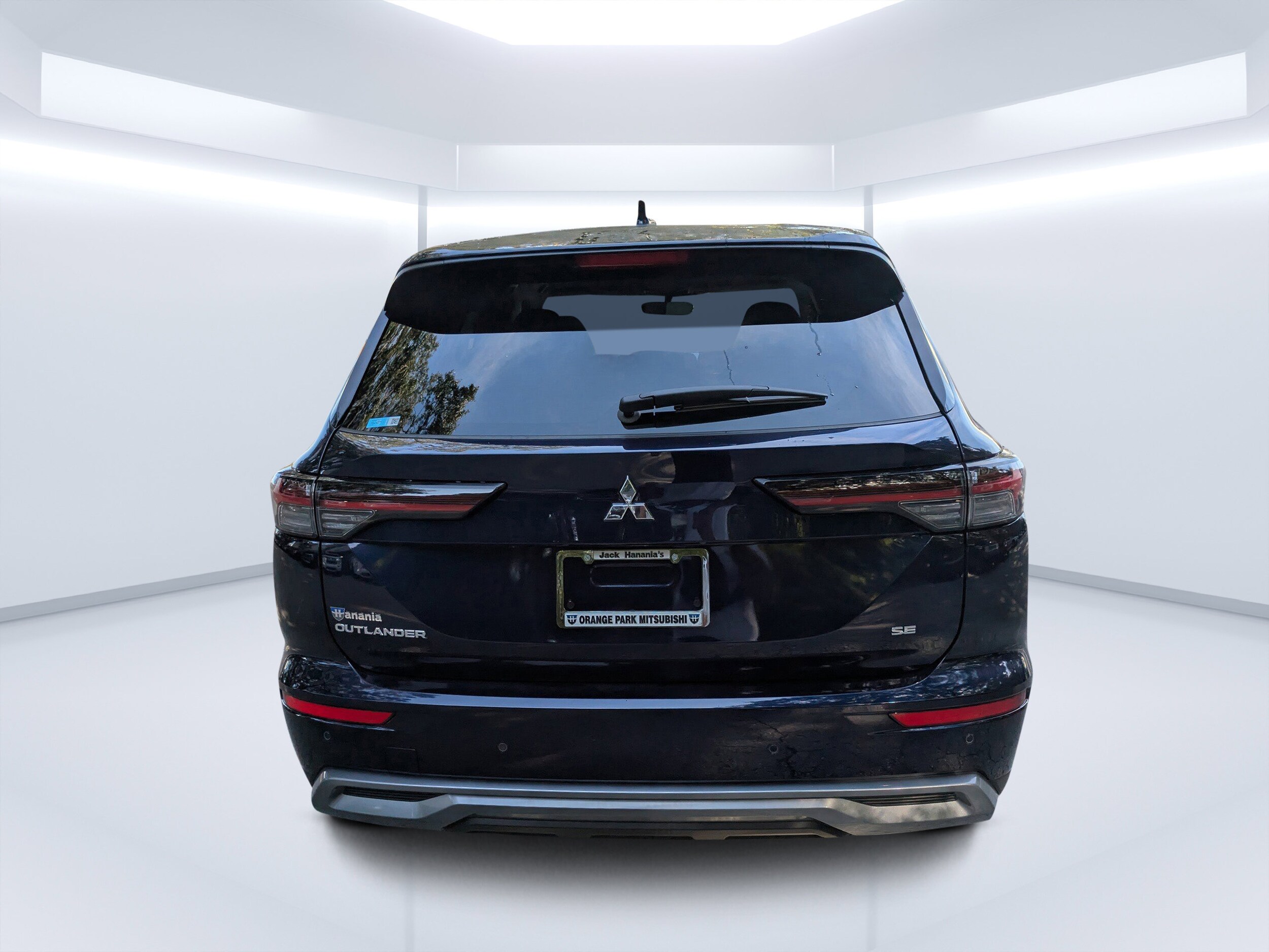 2025 Mitsubishi Outlander SE photo 4