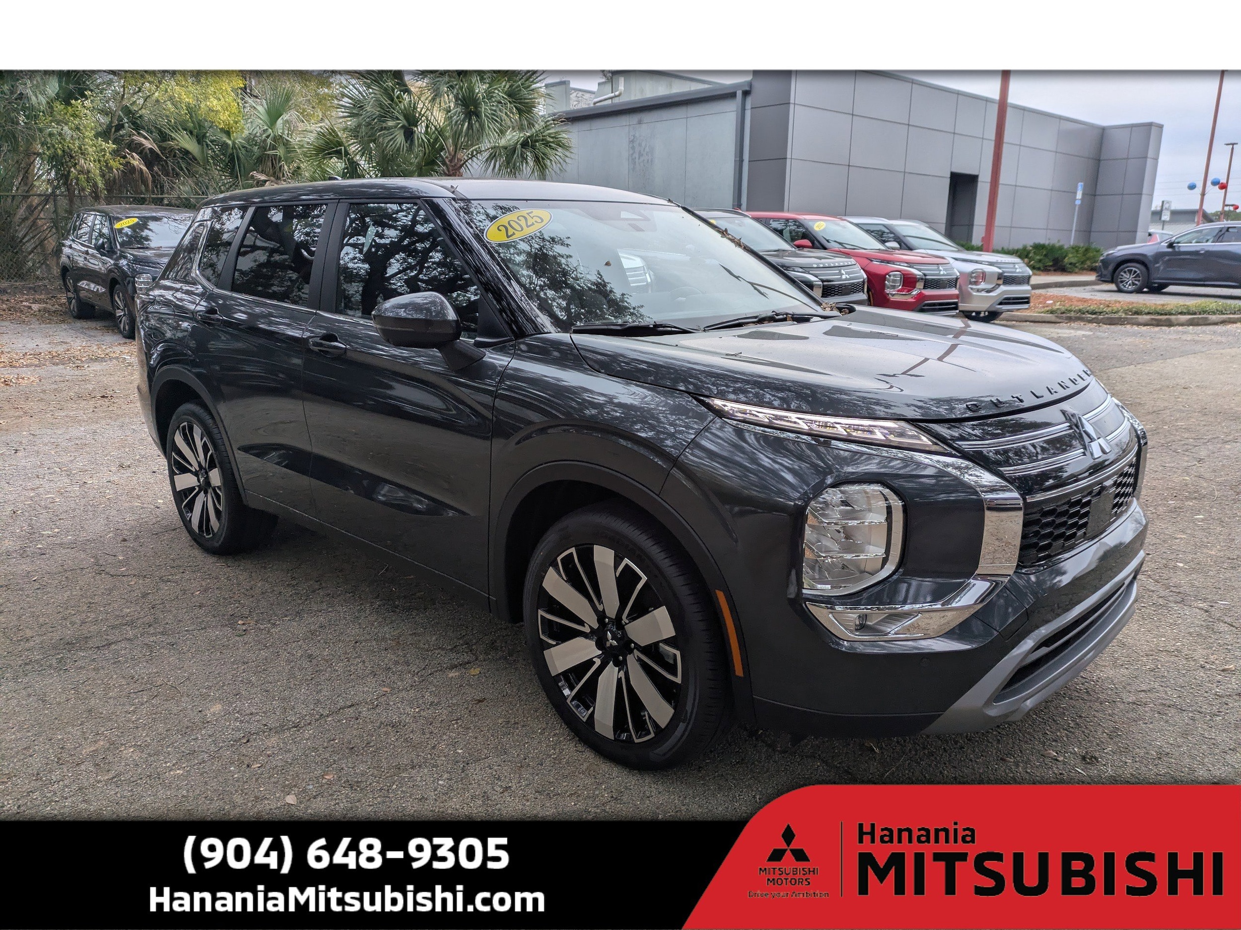 2025 Mitsubishi Outlander SE's photo