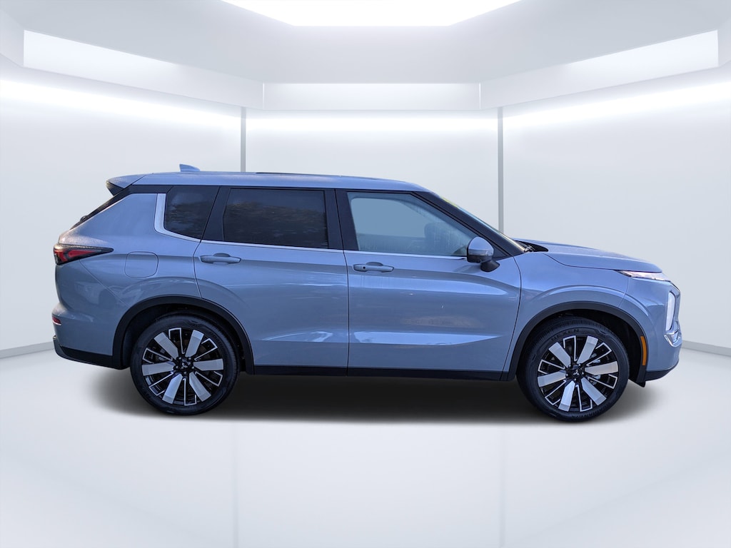 New 2025 Mitsubishi Outlander SE SUV
