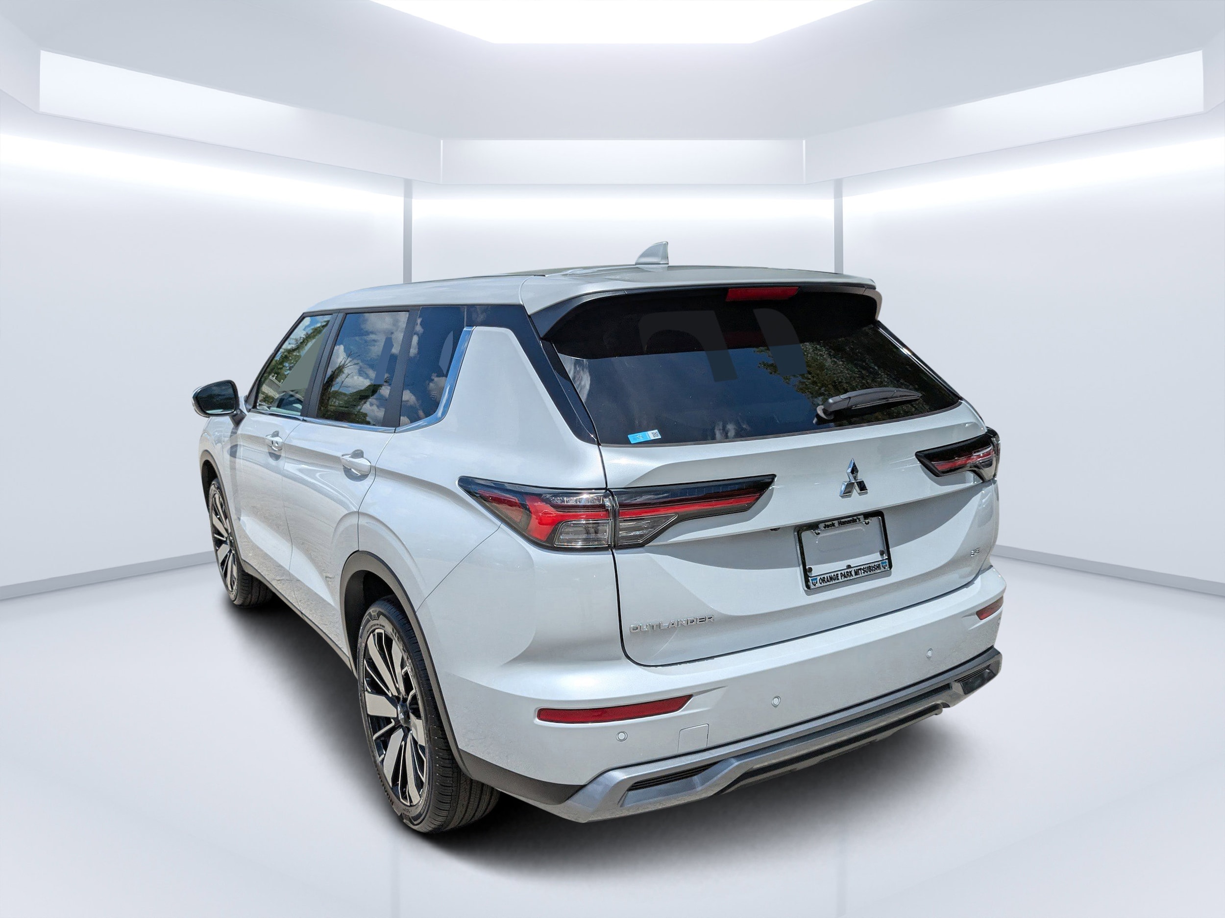 2025 Mitsubishi Outlander SE - Photo 5