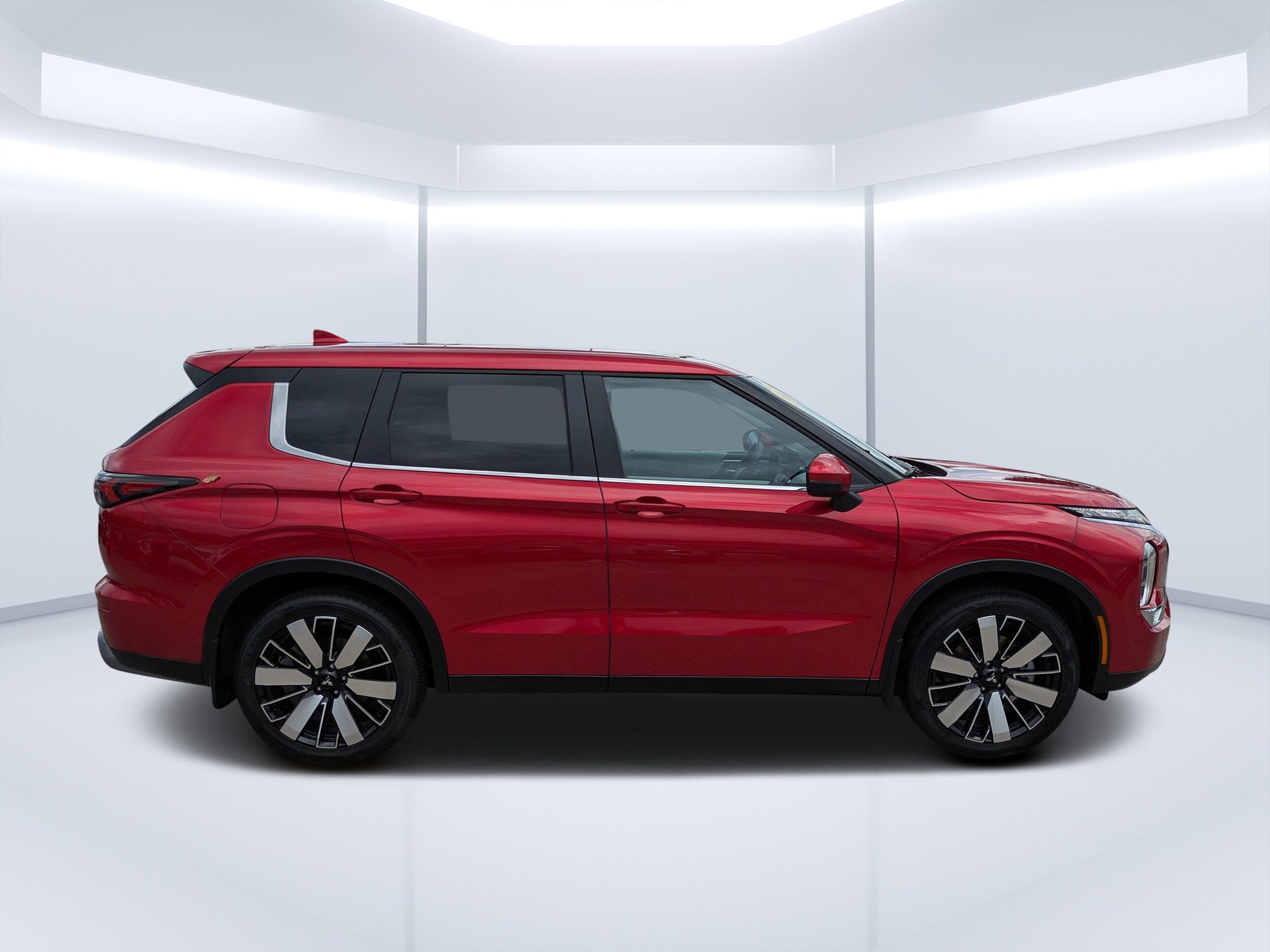 2025 Mitsubishi Outlander SE photo 2