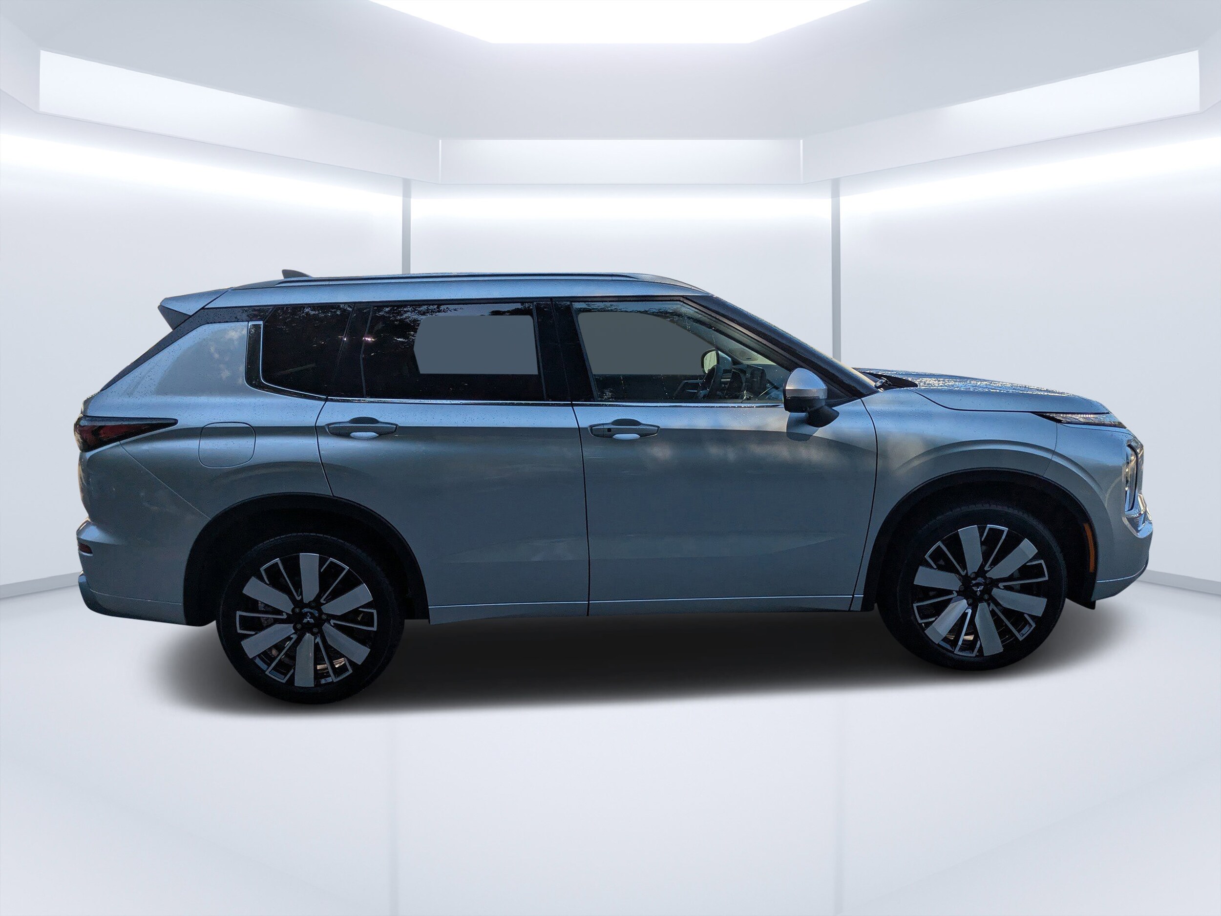 2025 Mitsubishi Outlander SEL photo 2