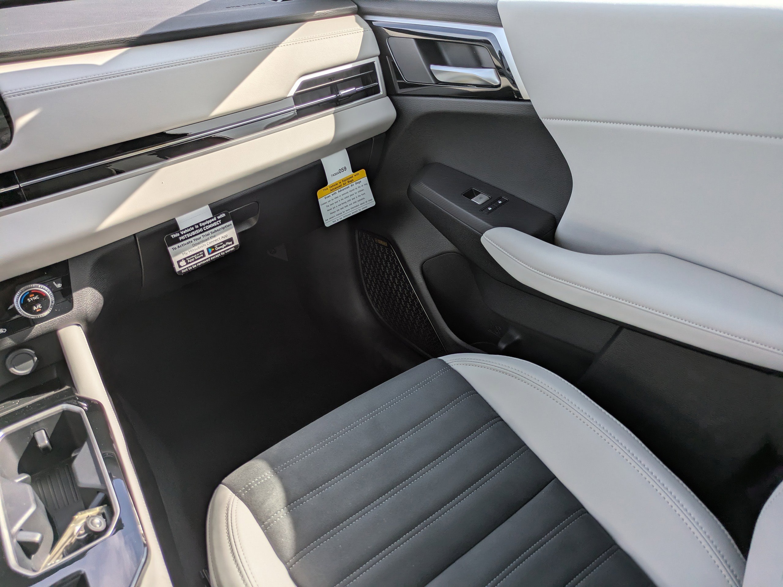2025 Mitsubishi Outlander SE - Photo 17