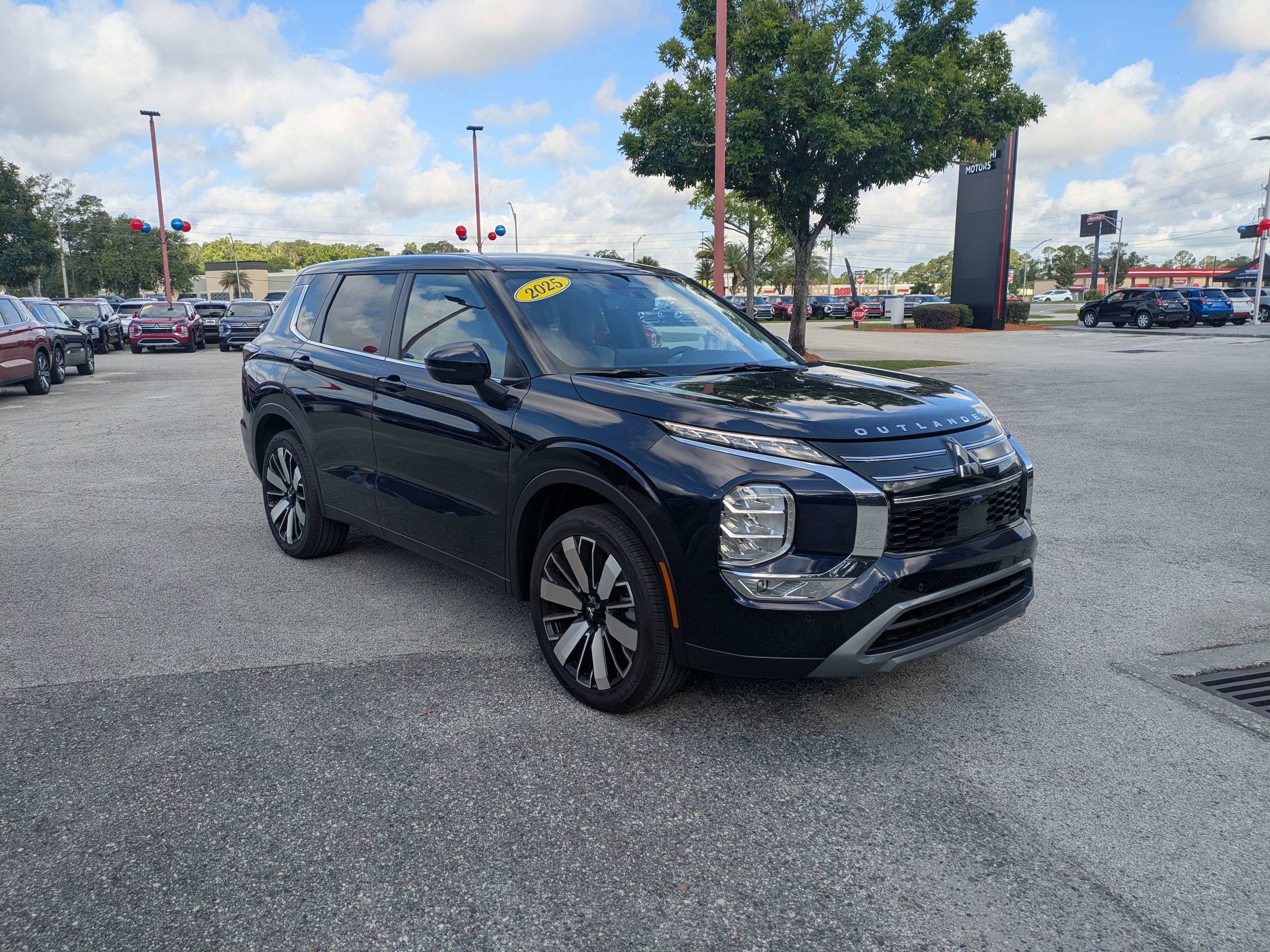 2025 Mitsubishi Outlander SE 2WD's photo