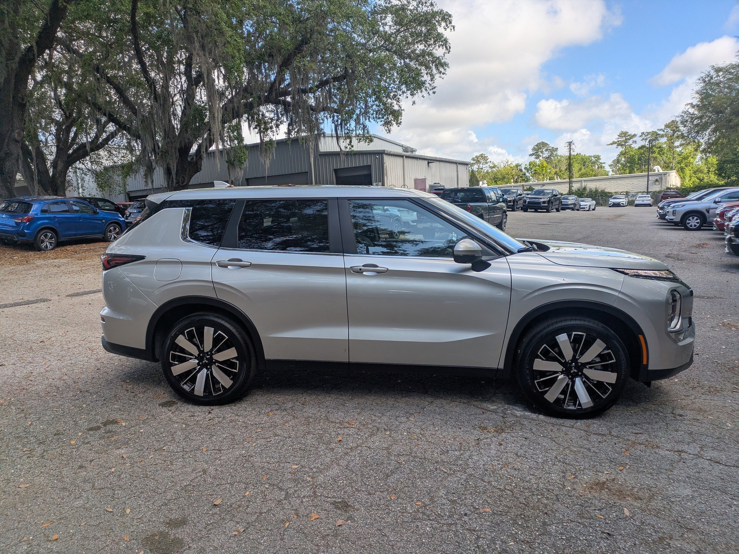 View vehicle photo 2