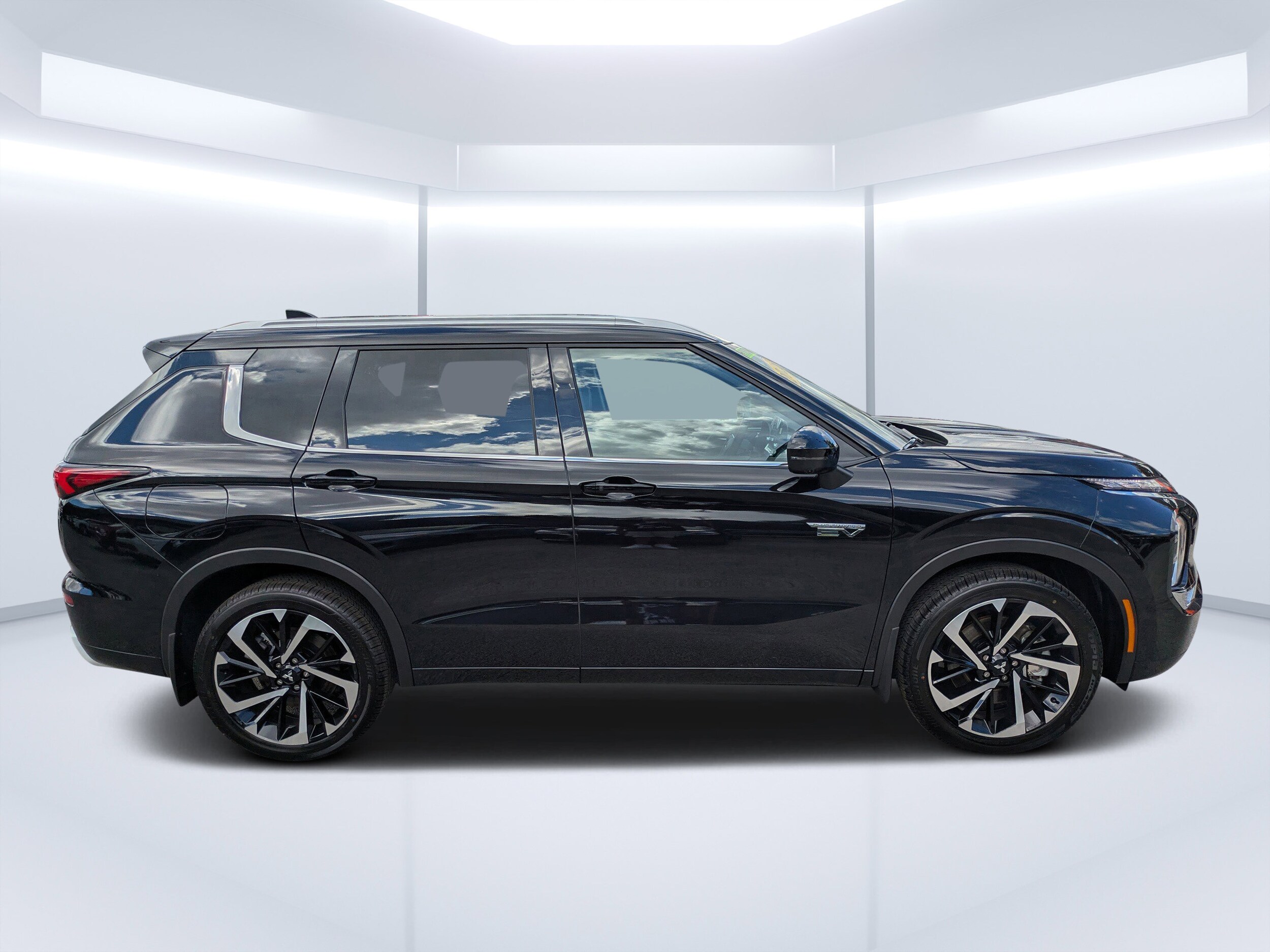 2025 Mitsubishi Outlander SEL Platinum GT photo 2
