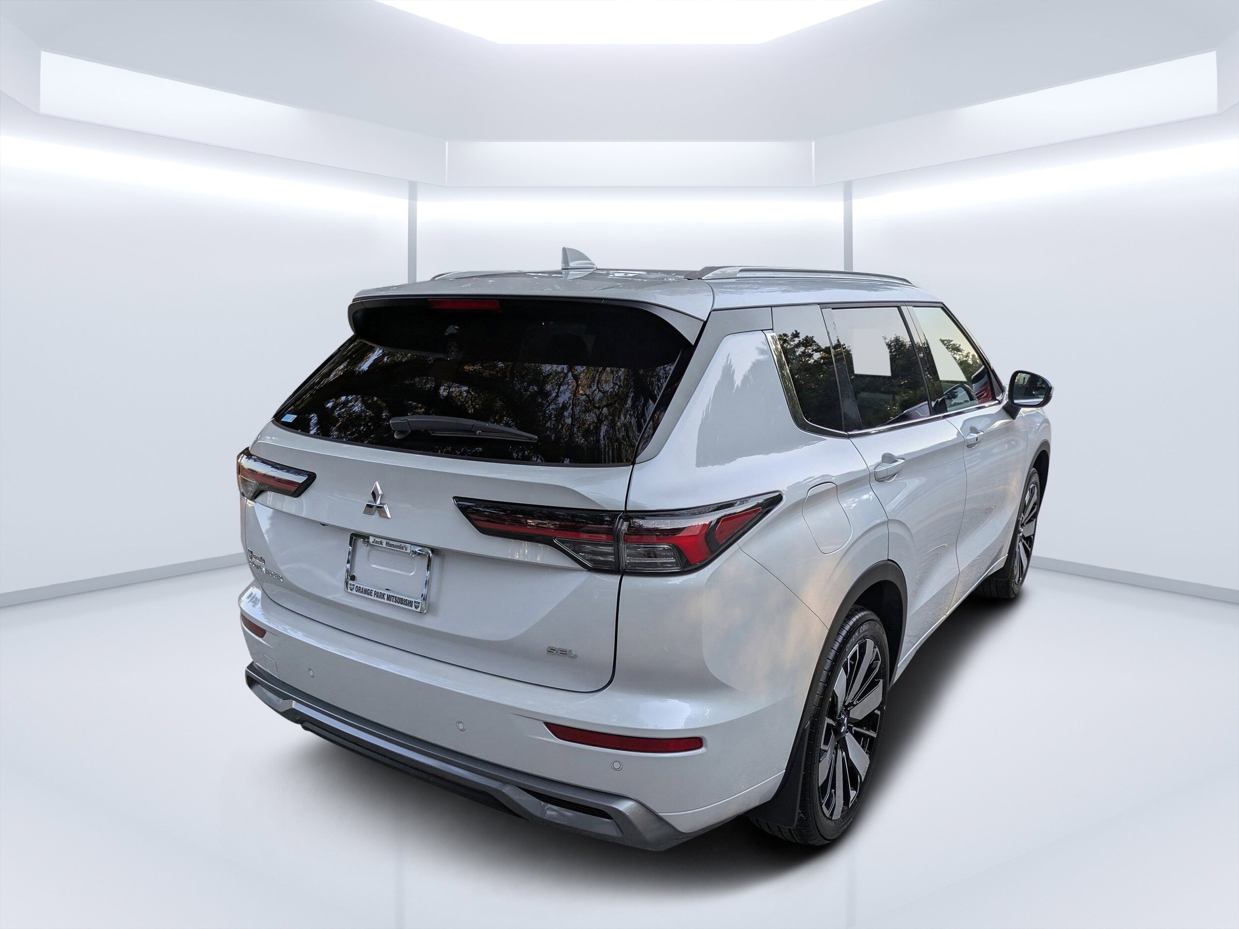2025 Mitsubishi Outlander SEL photo 3