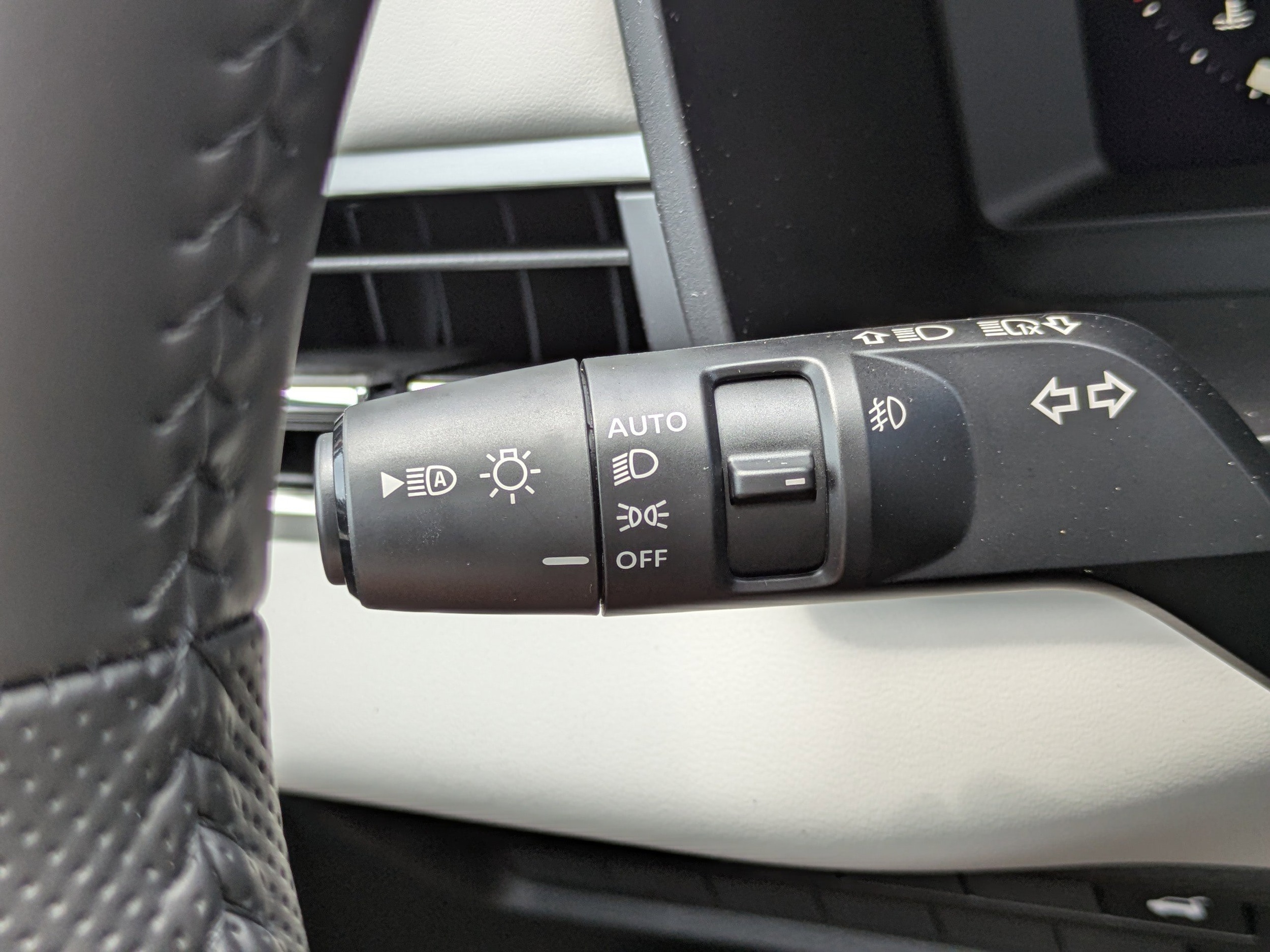 2025 Mitsubishi Outlander SE - Photo 28