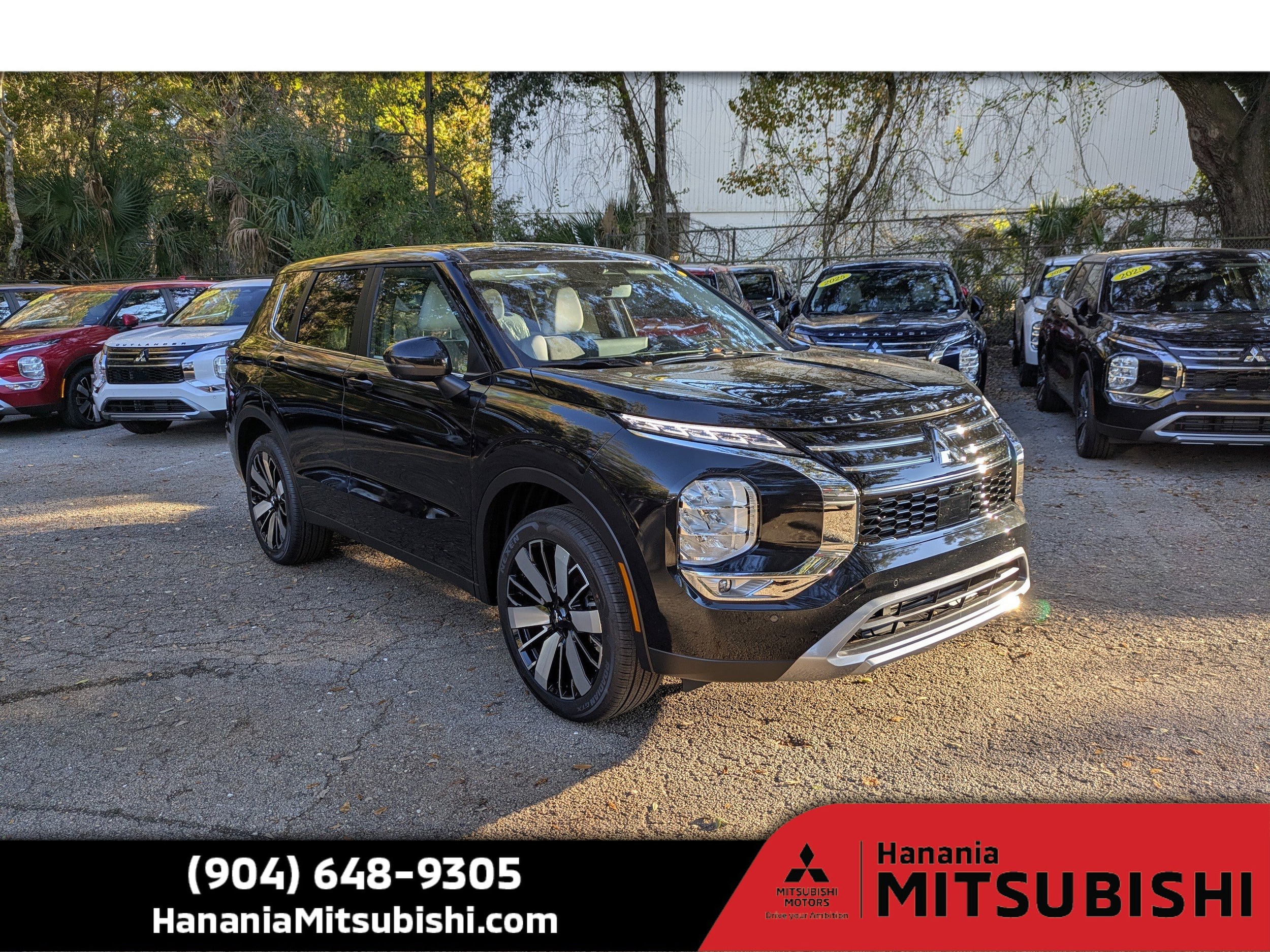 2025 Mitsubishi Outlander SE's photo