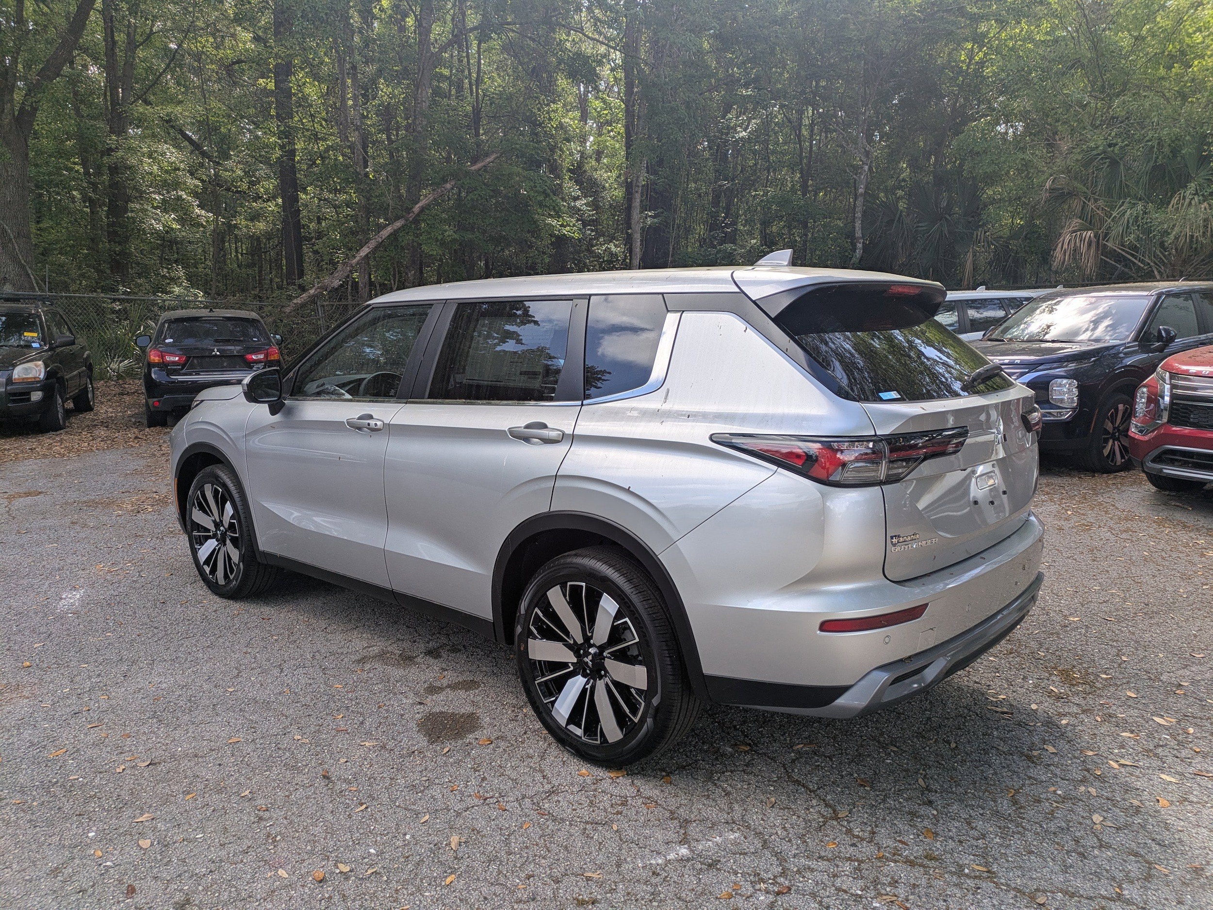 View vehicle photo 5