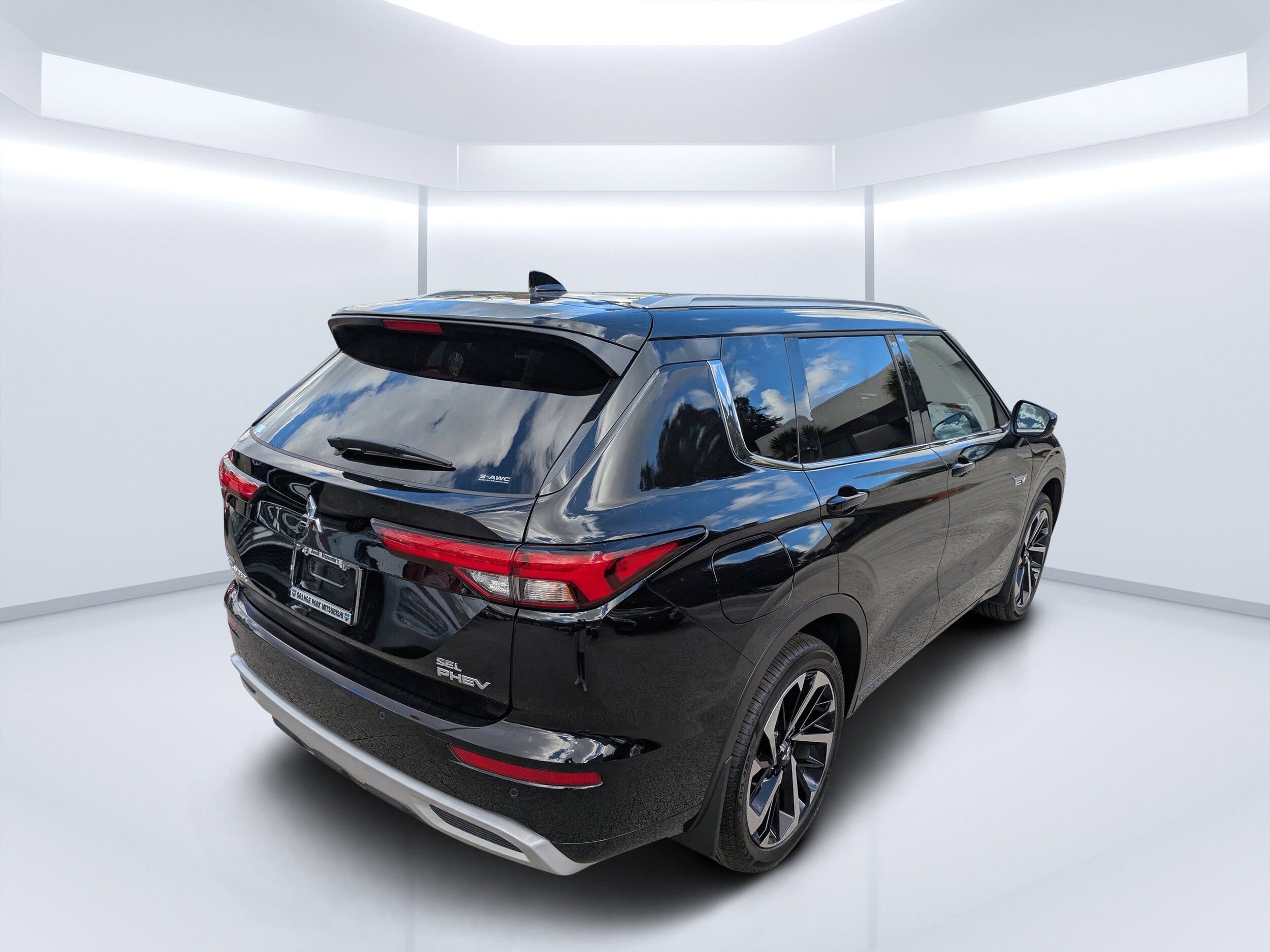 2025 Mitsubishi Outlander SEL Platinum GT photo 3