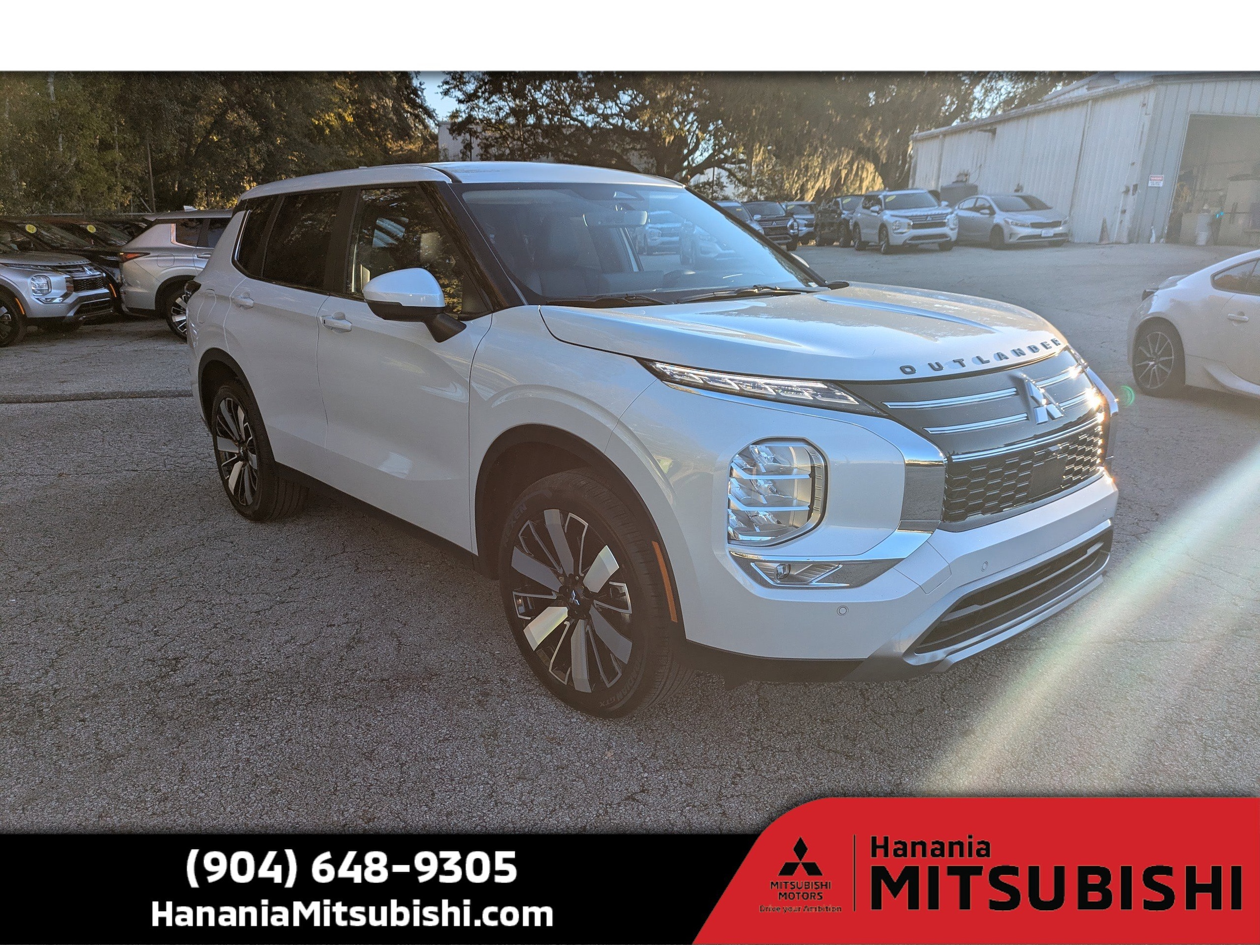 2025 Mitsubishi Outlander SE's photo