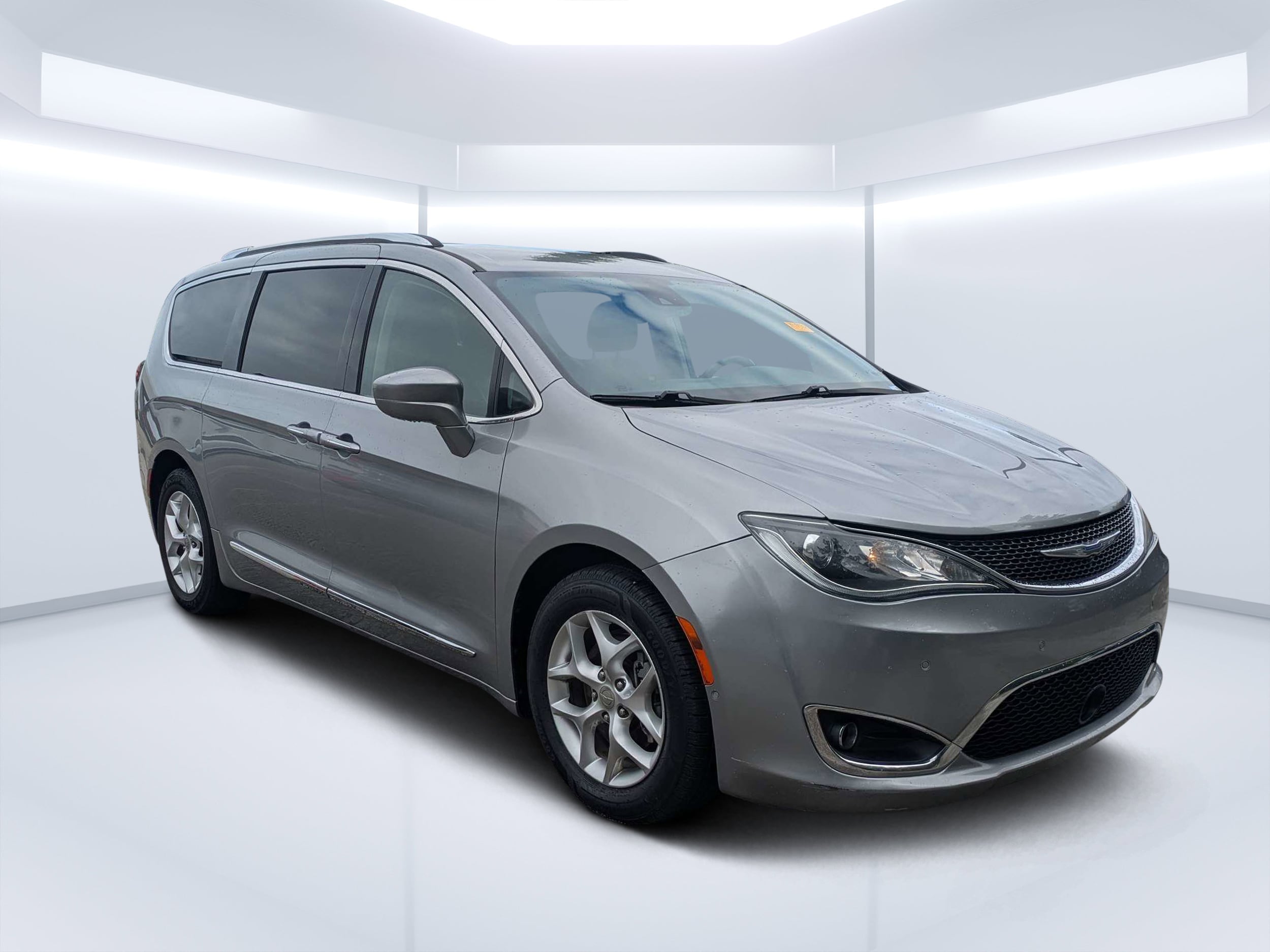 2020 Chrysler Pacifica Touring L Plus's photo