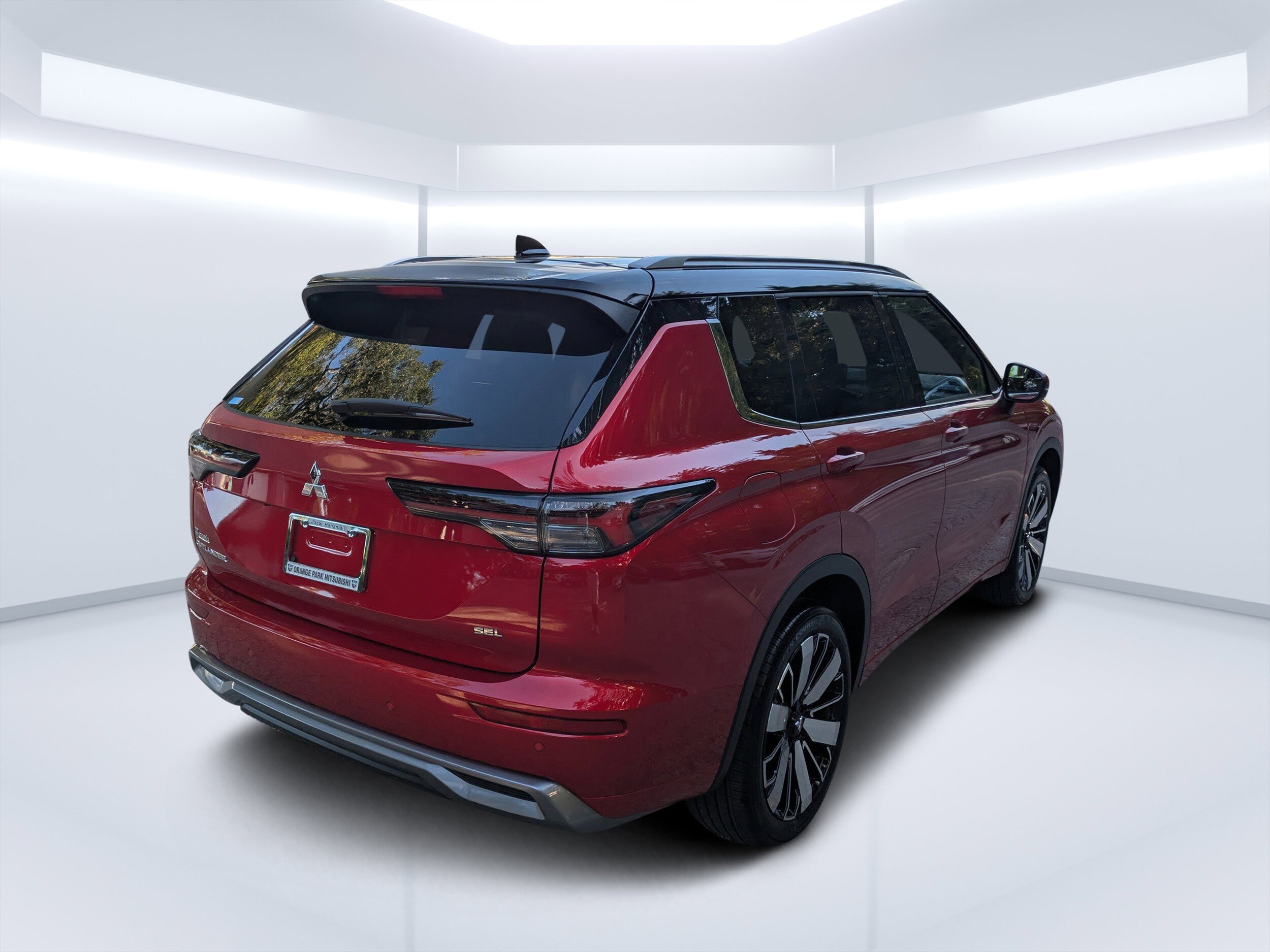 2025 Mitsubishi Outlander SEL photo 3