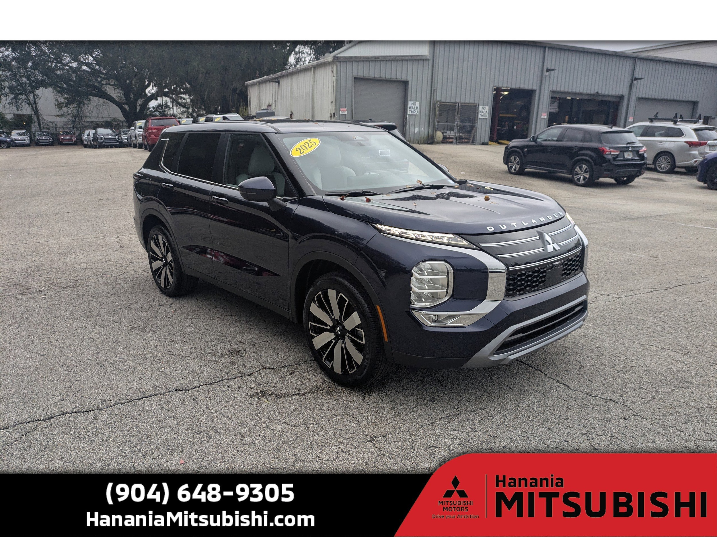 2025 Mitsubishi Outlander SE's photo