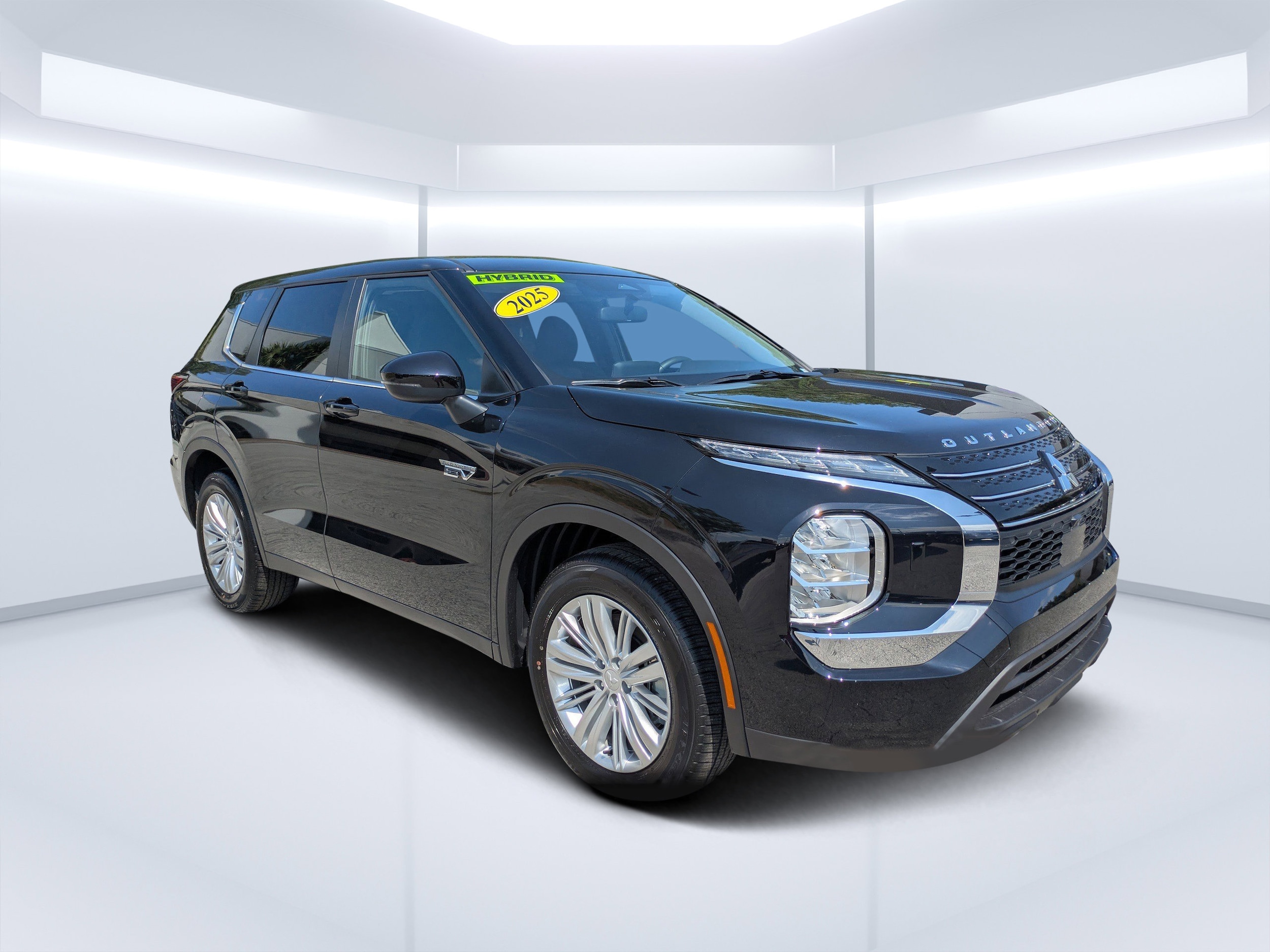 2025 Mitsubishi Outlander Plug-in Hybrid ES's photo