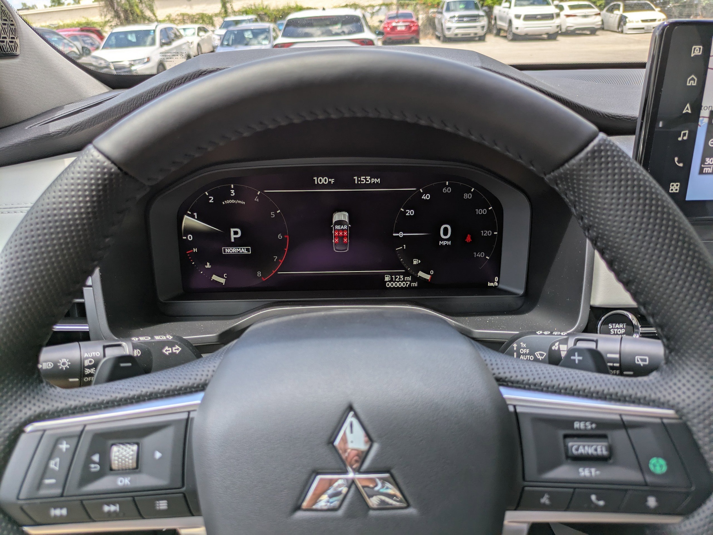 2025 Mitsubishi Outlander SE - Photo 29