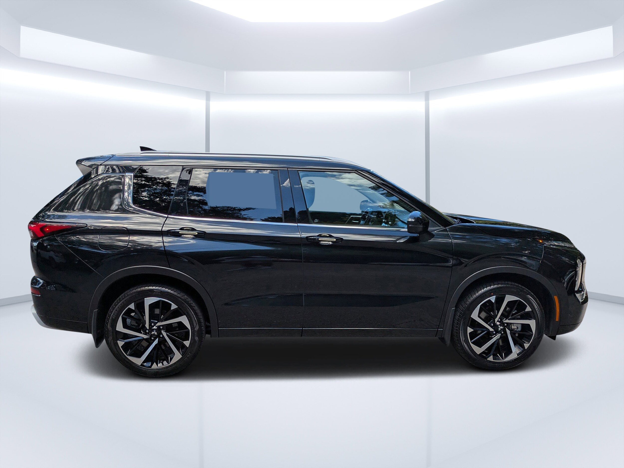 2022 Mitsubishi Outlander SEL photo 2