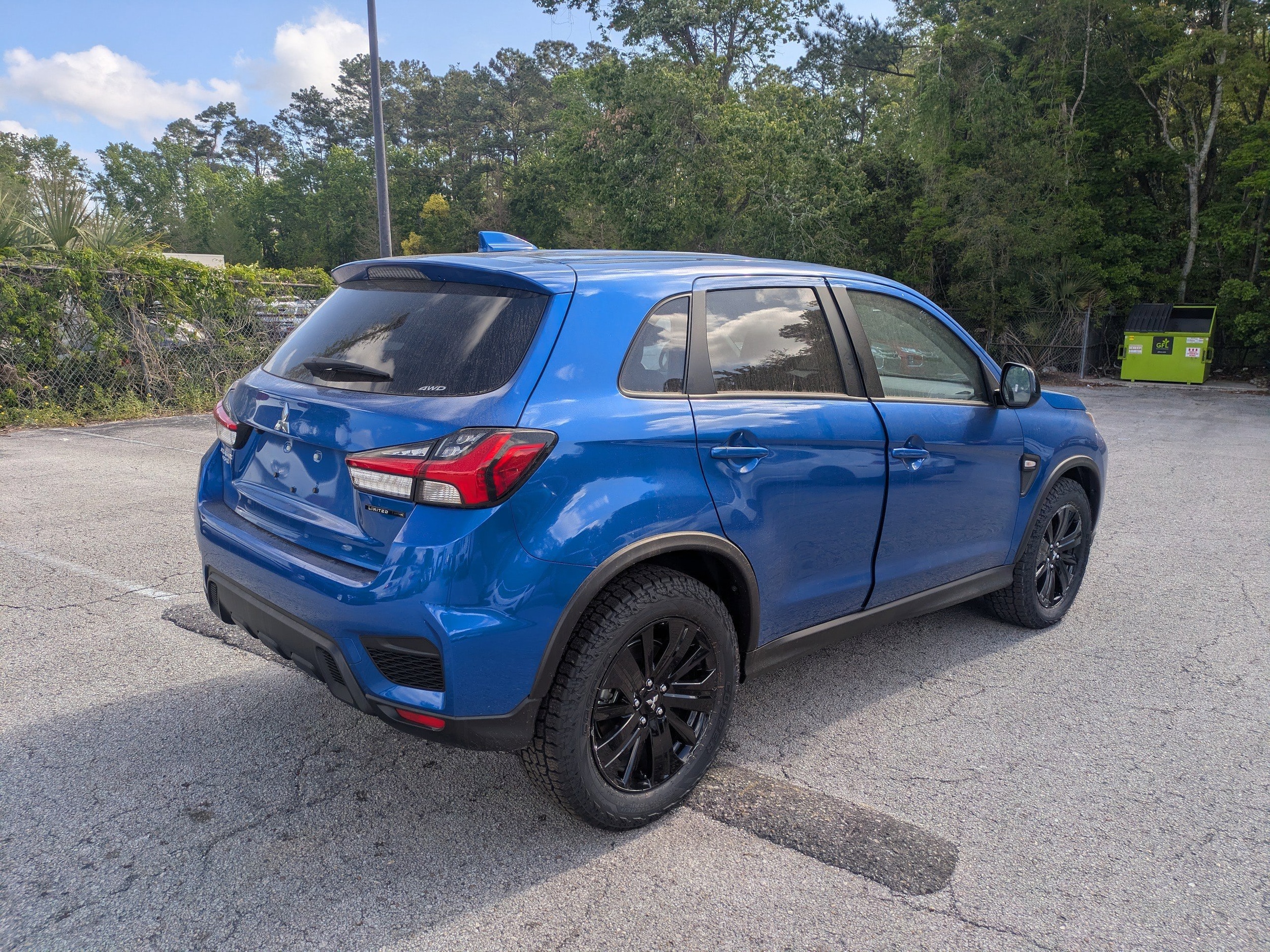 View vehicle photo 3