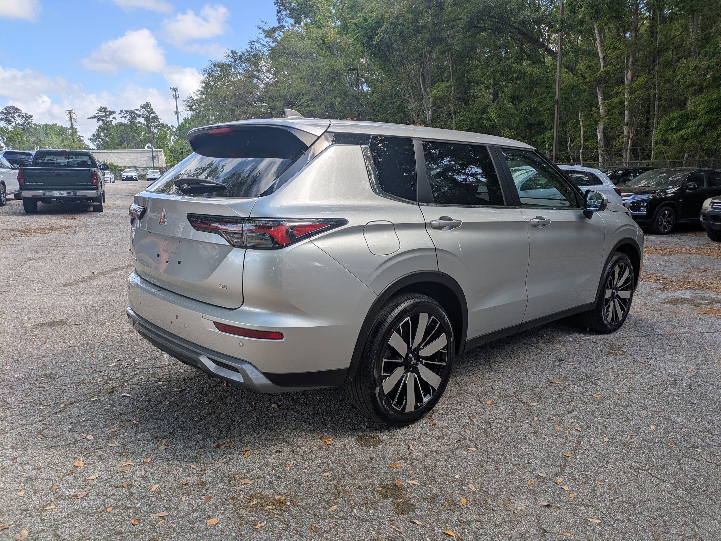 View vehicle photo 3