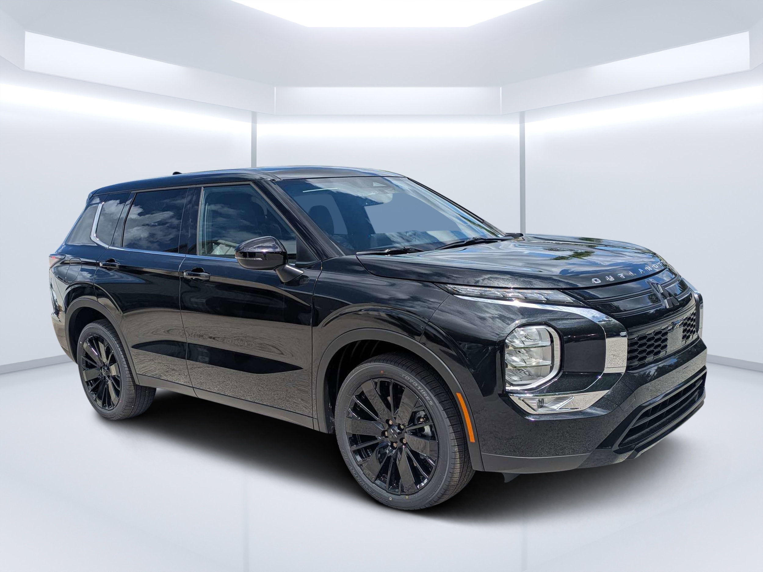 2026 Mitsubishi Outlander LE FWD's photo
