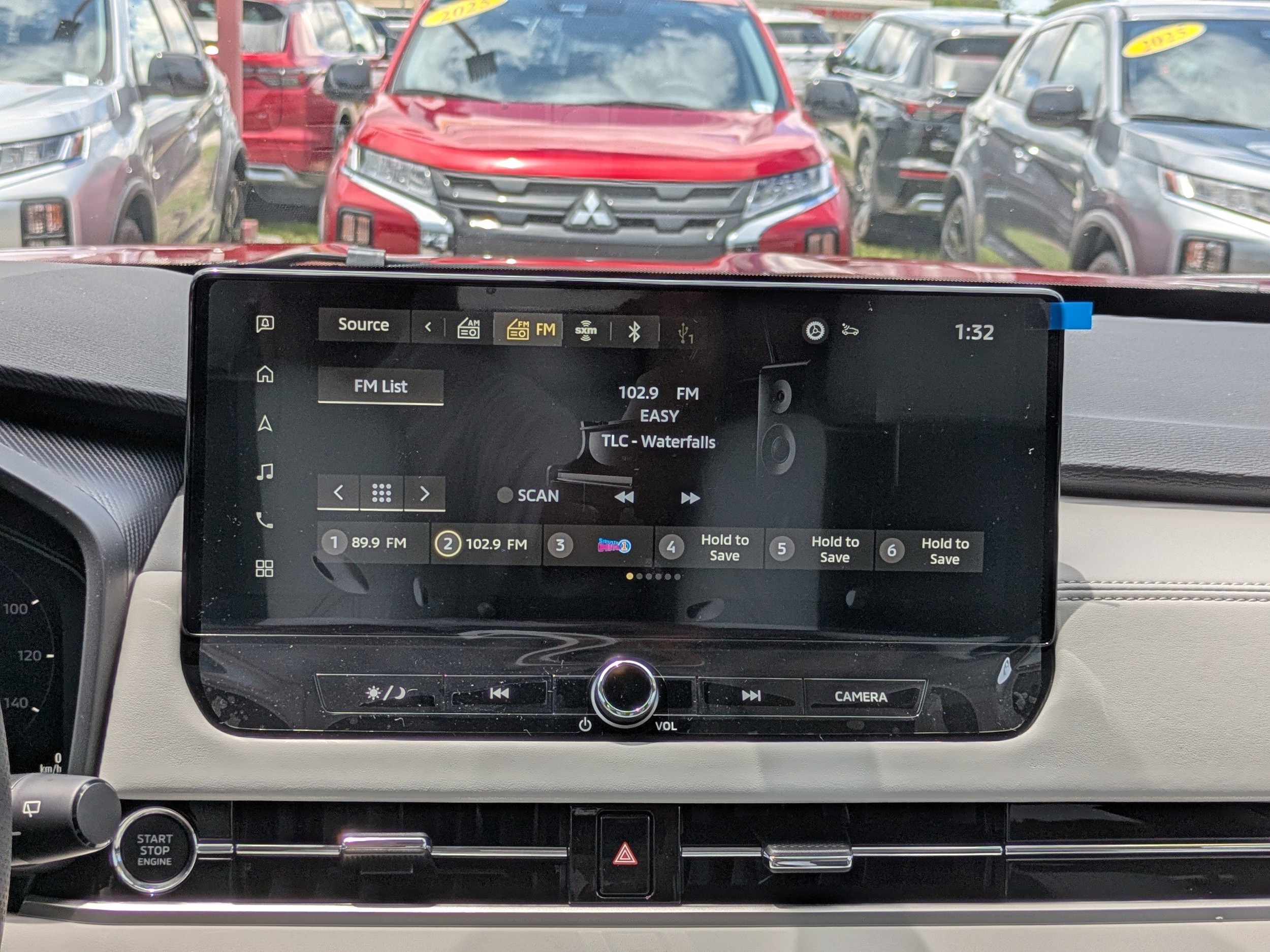 2025 Mitsubishi Outlander SE - Photo 18