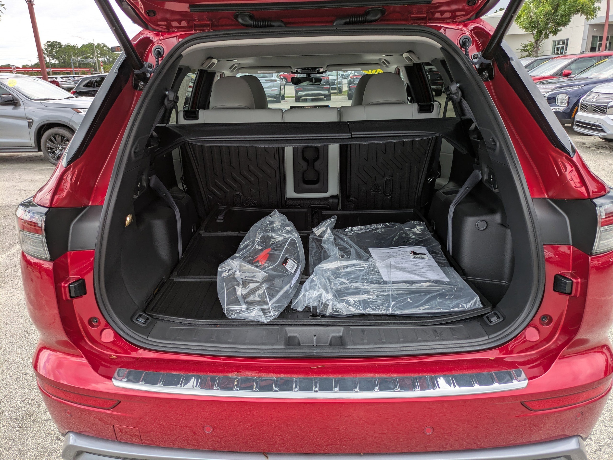 2025 Mitsubishi Outlander SE - Photo 12