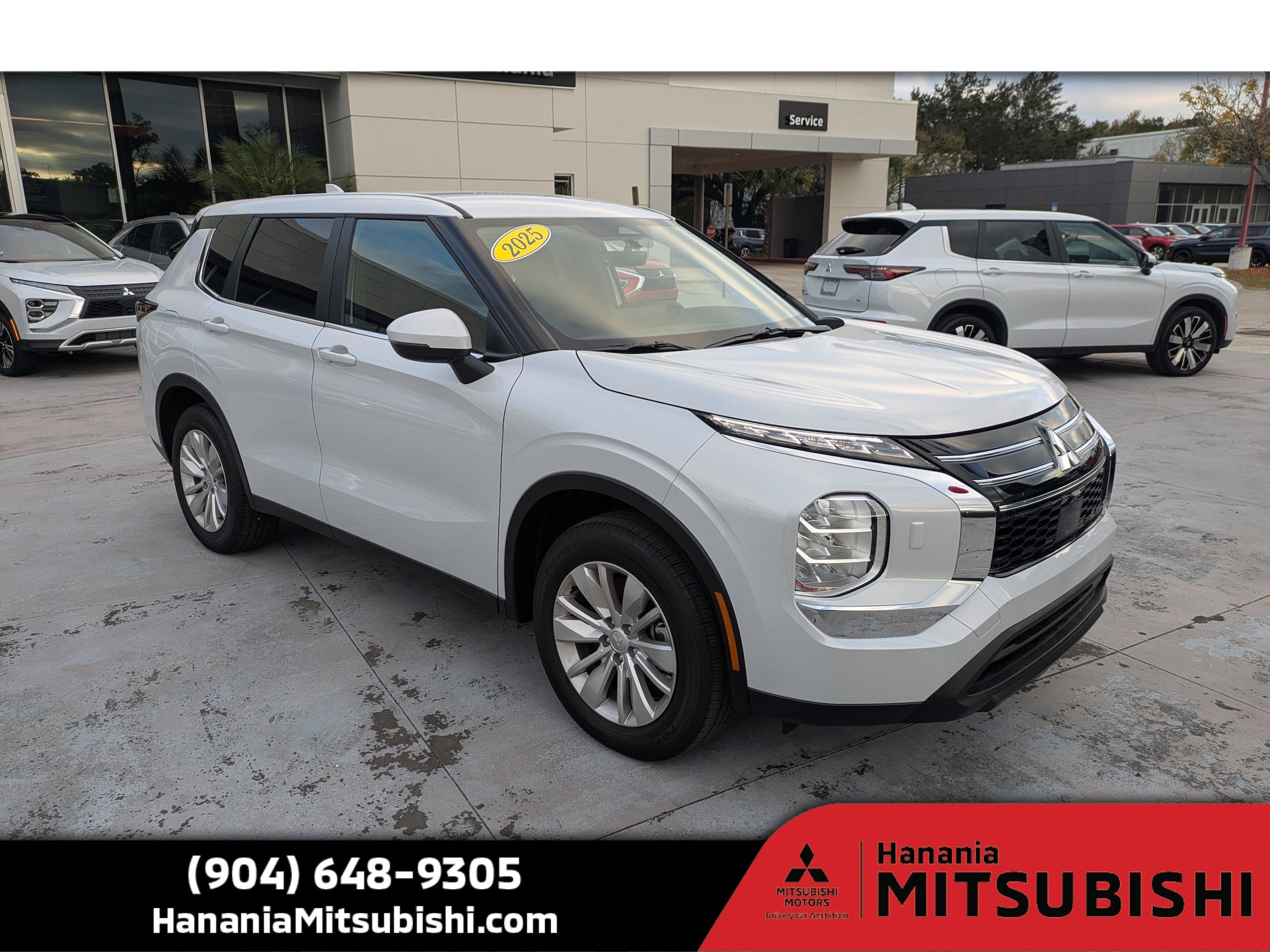 2025 Mitsubishi Outlander ES's photo