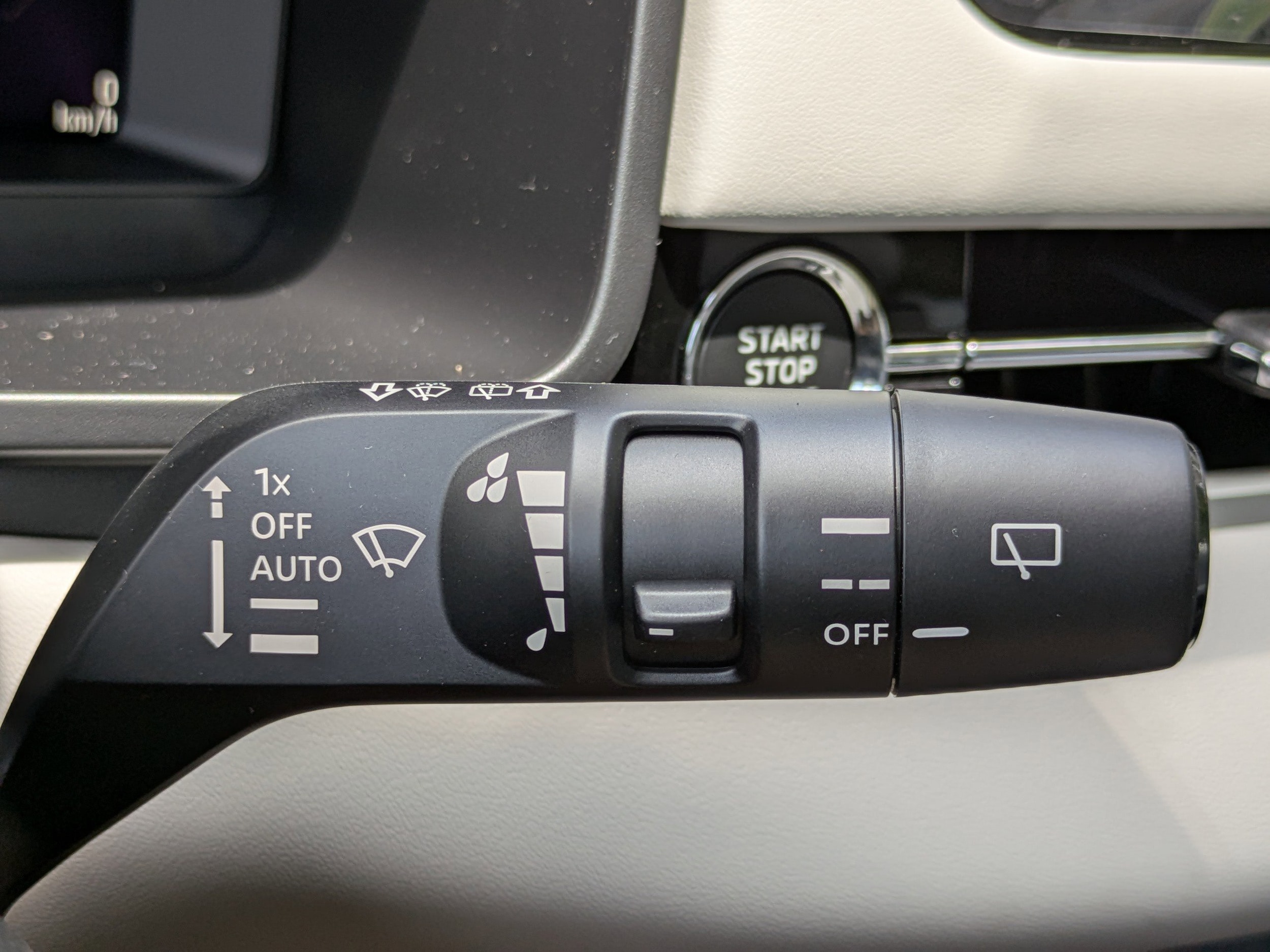 2025 Mitsubishi Outlander SE - Photo 28