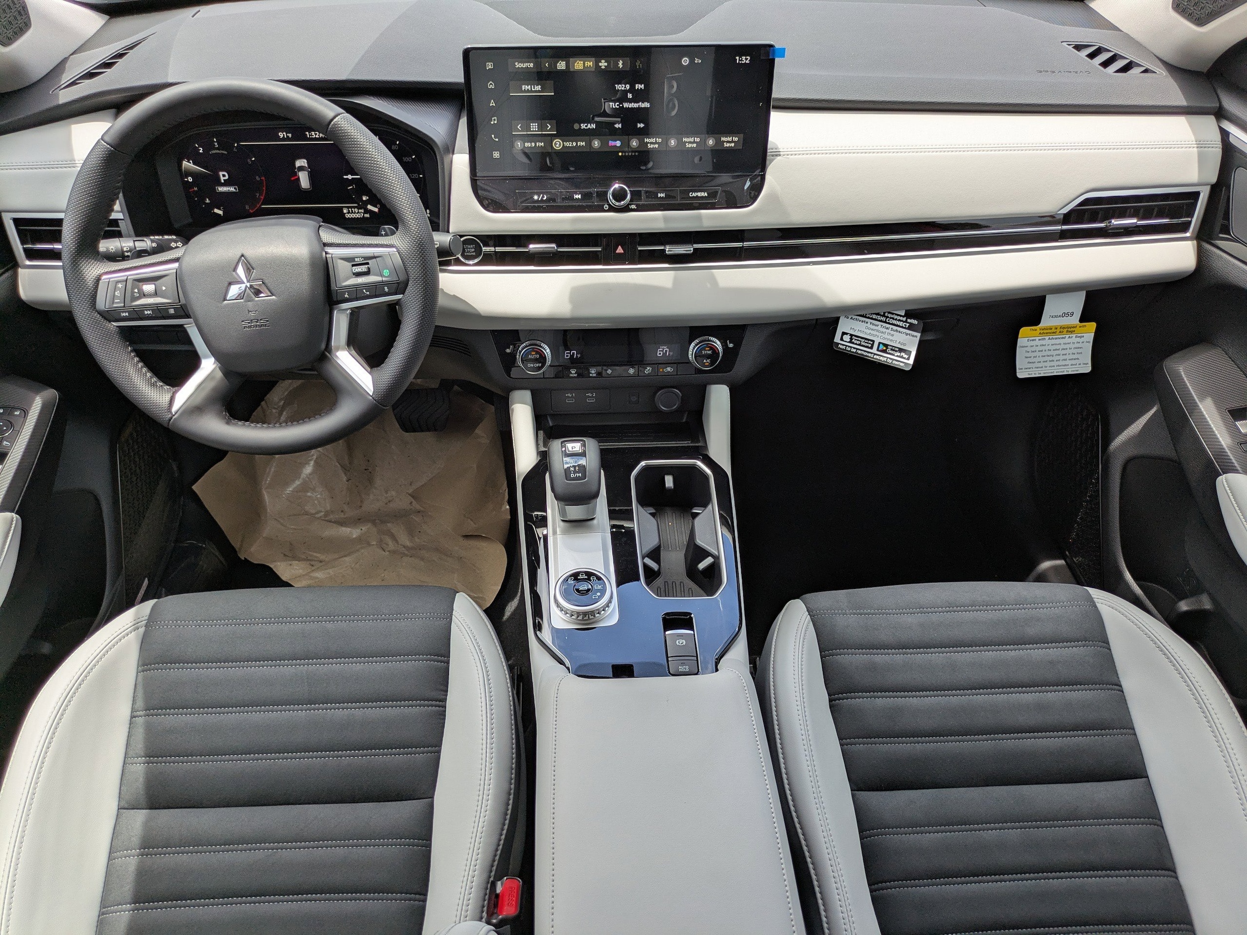 2025 Mitsubishi Outlander SE - Photo 15