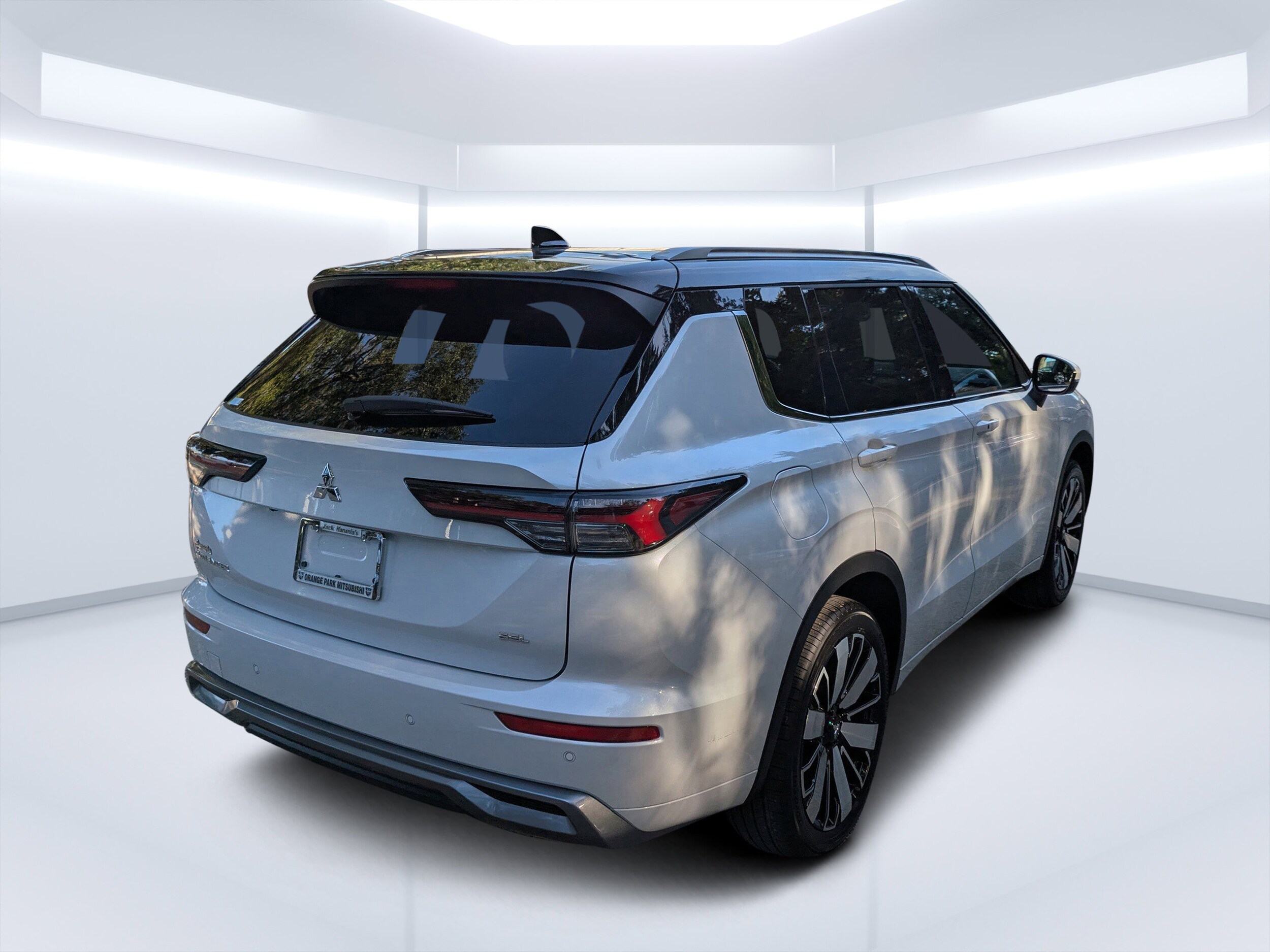 2025 Mitsubishi Outlander SEL photo 3