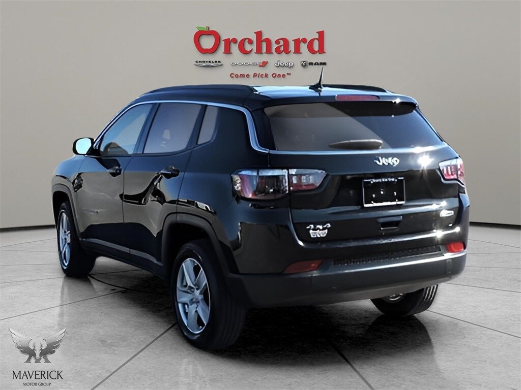 2022 Jeep Compass Latitude photo 3