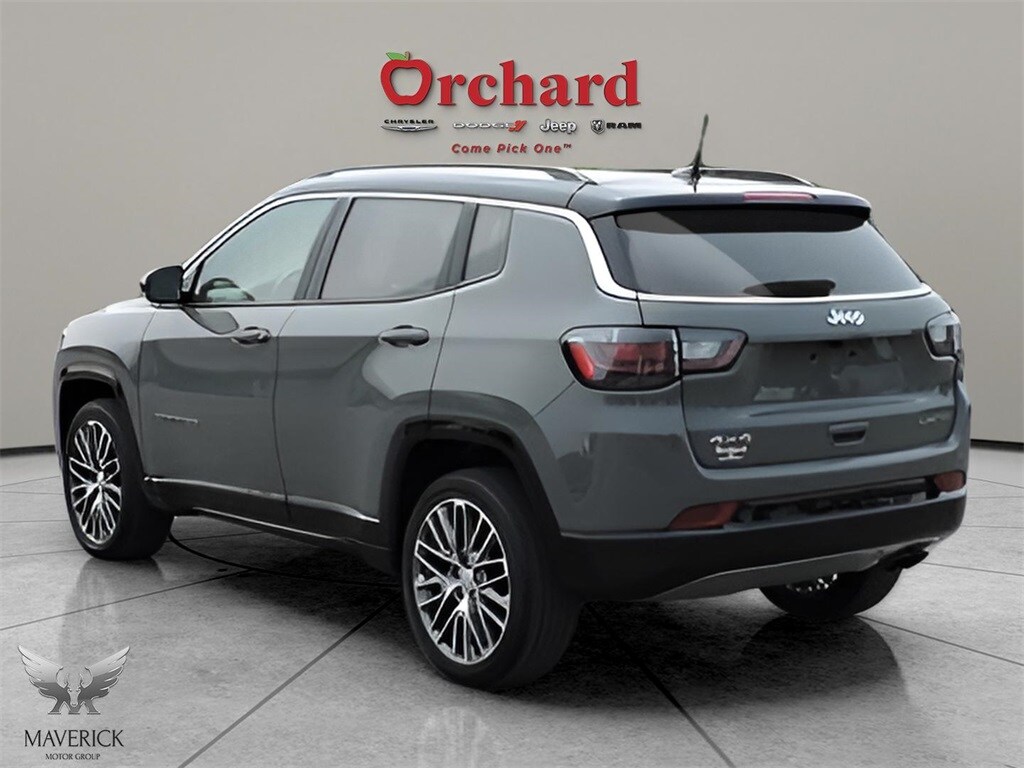 2022 Jeep Compass Limited photo 2