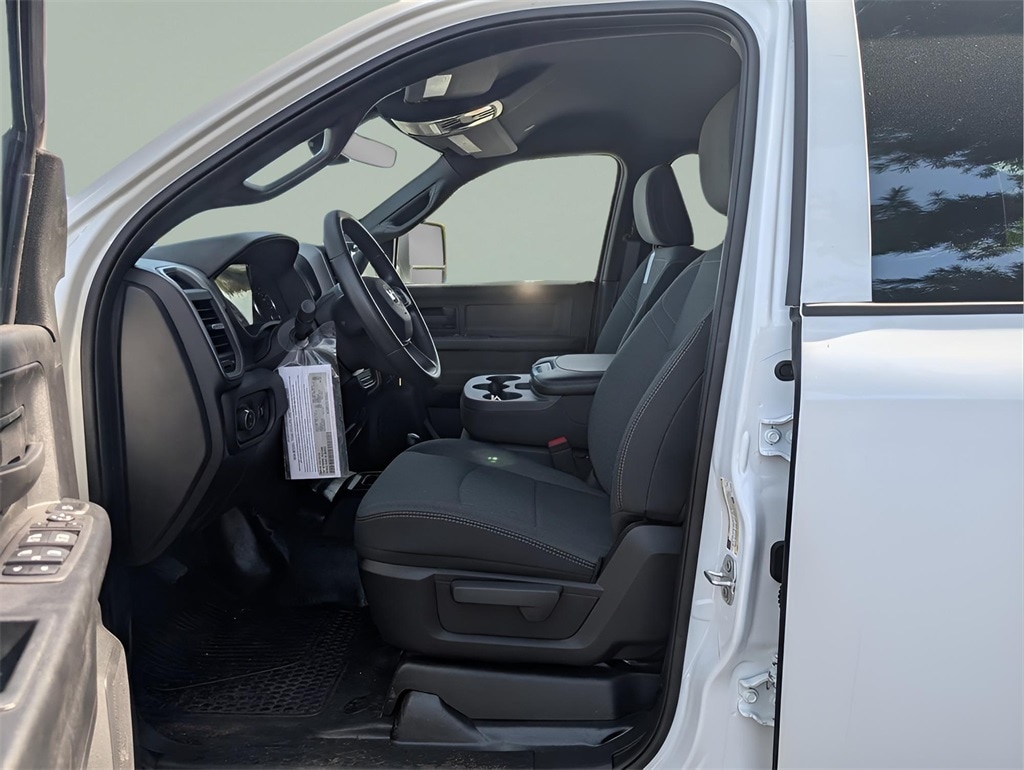 2024 Bright White Ram 5500 Chassis Cab 5500 TRADESMAN CHASSIS CREW CAB 4X4 60' CA 4X4 Truck