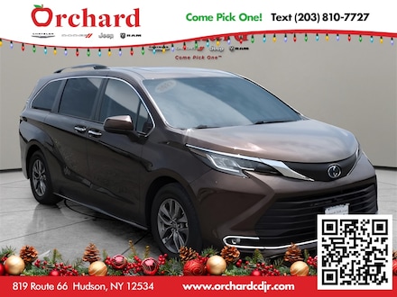 2022 Toyota Sienna XLE Minivan/Van