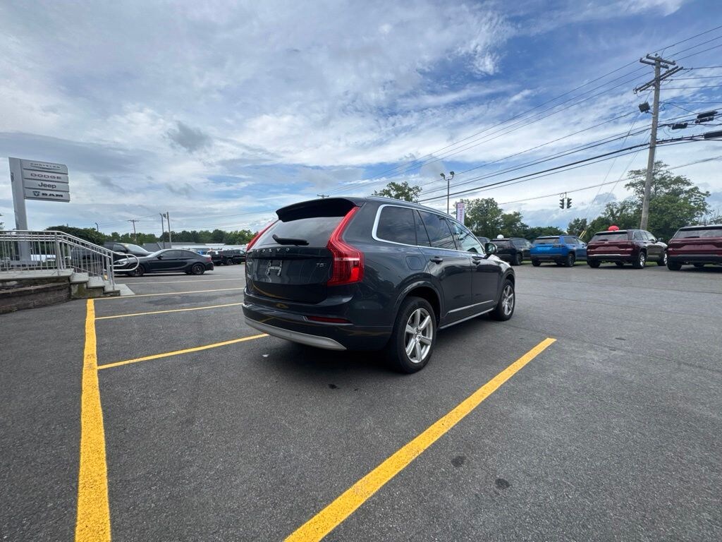 Used 2022 Volvo XC90 T5 Momentum SUV