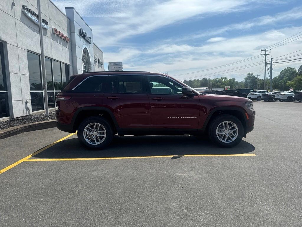 New 2026 Jeep Grand Cherokee LAREDO 4X4 Sport Utility