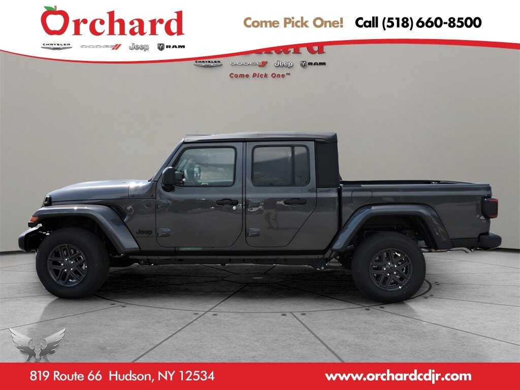 New 2025 Jeep Gladiator SPORT S 4X4 Pickup