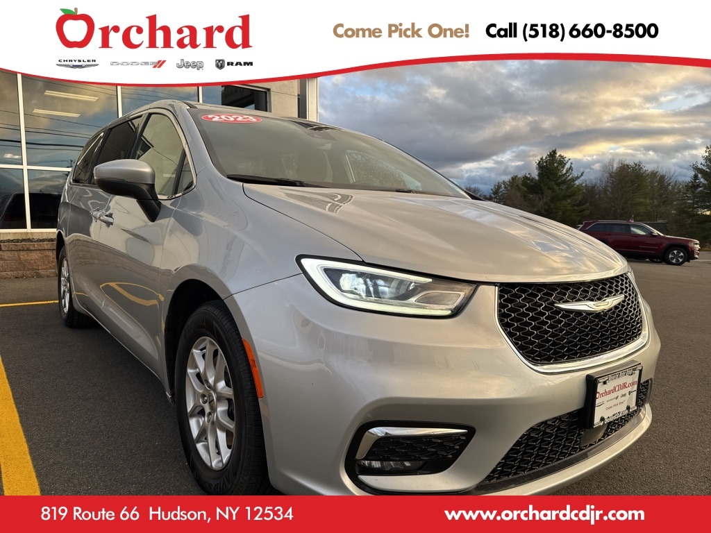 Used 2023 Chrysler Pacifica Touring Minivan/Van