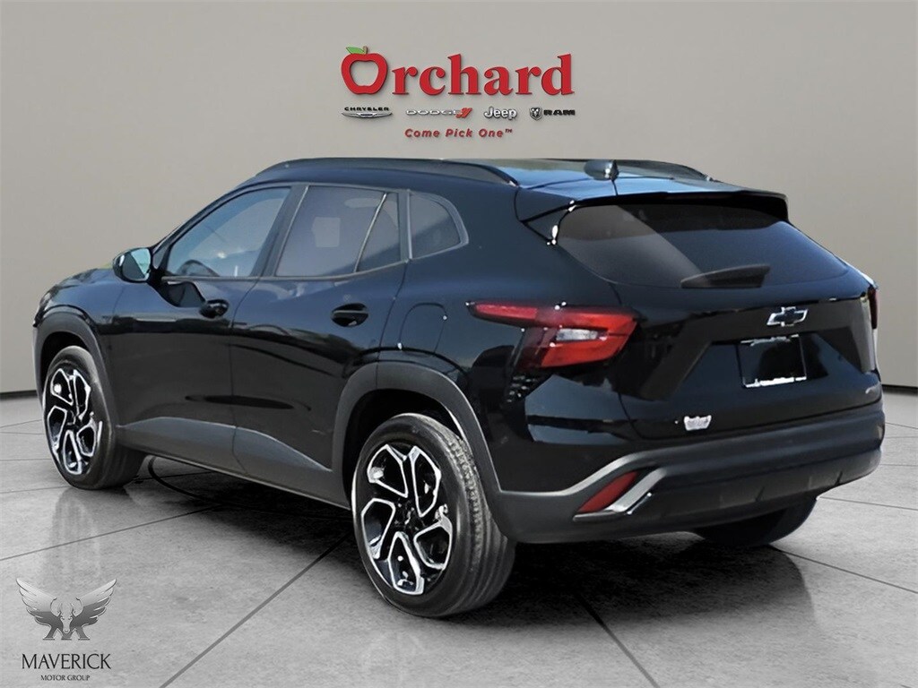 2024 Chevrolet Trax photo 2