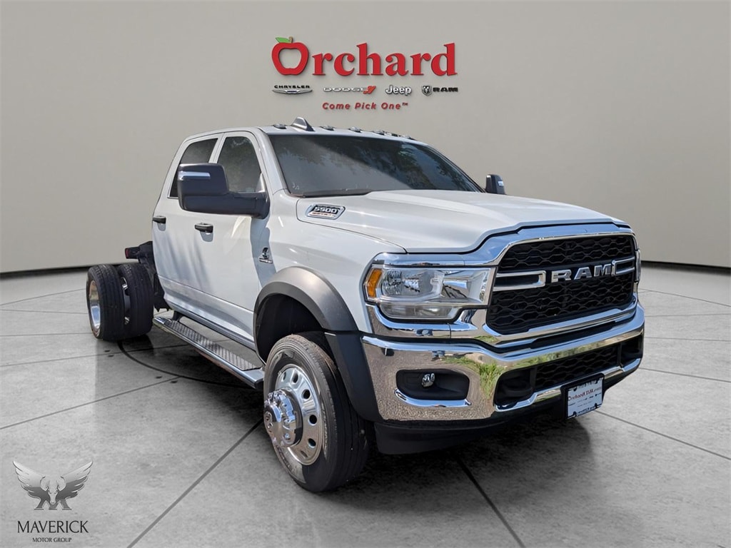 2024 Bright White Ram 5500 Chassis Cab 5500 TRADESMAN CHASSIS CREW CAB 4X4 60' CA 4X4 Truck