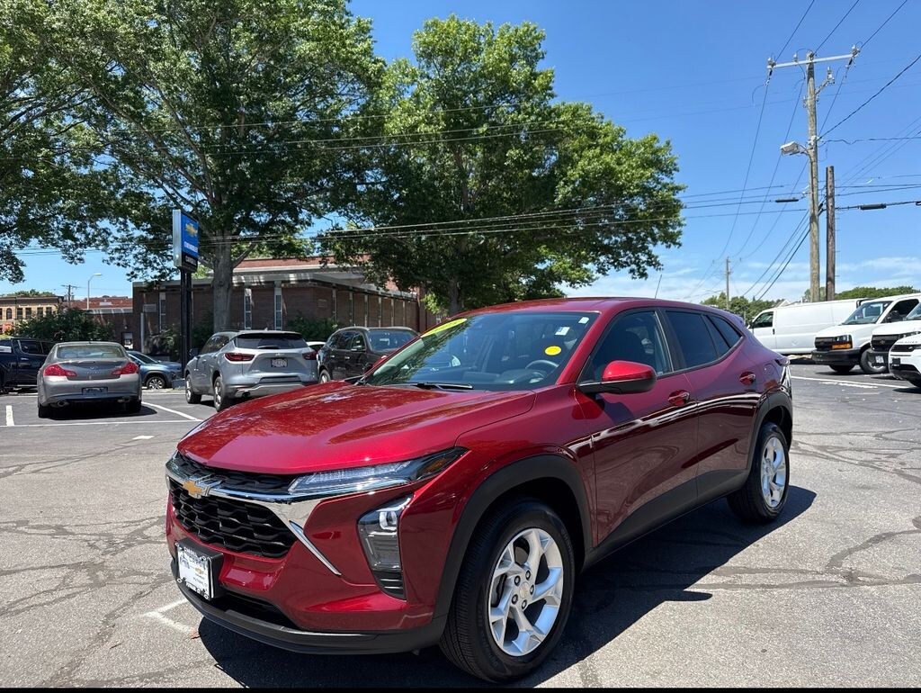 Used 2025 Chevrolet Trax LS SUV