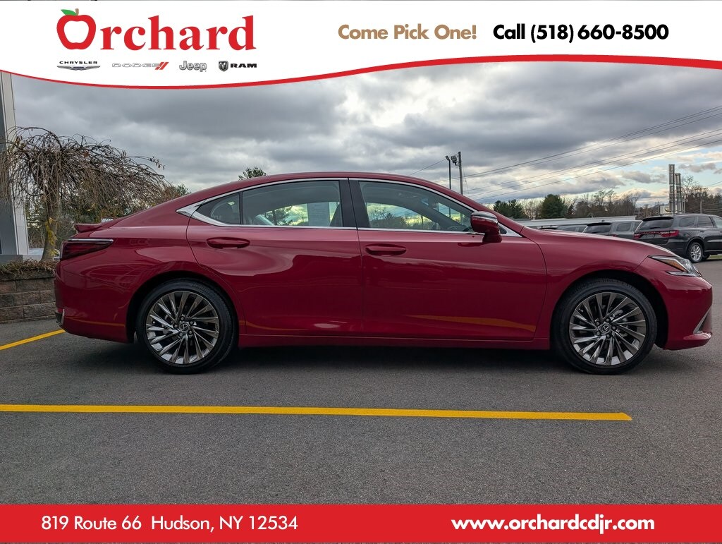 2025 Lexus ES 300h Luxury photo 2